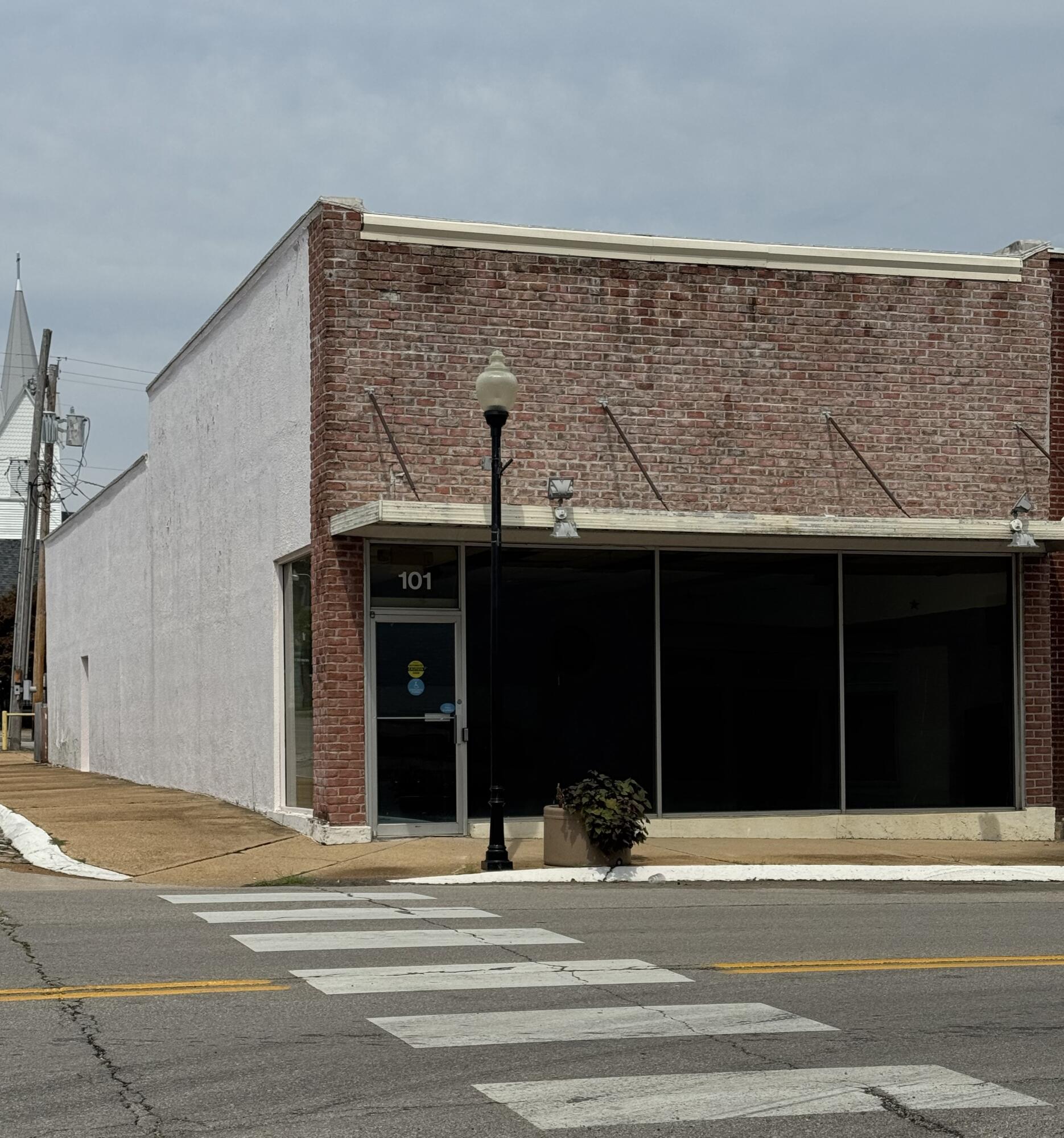 Photo 5 - Commercial Sale for sale – 101  East Main Street   Willow Springs, MO