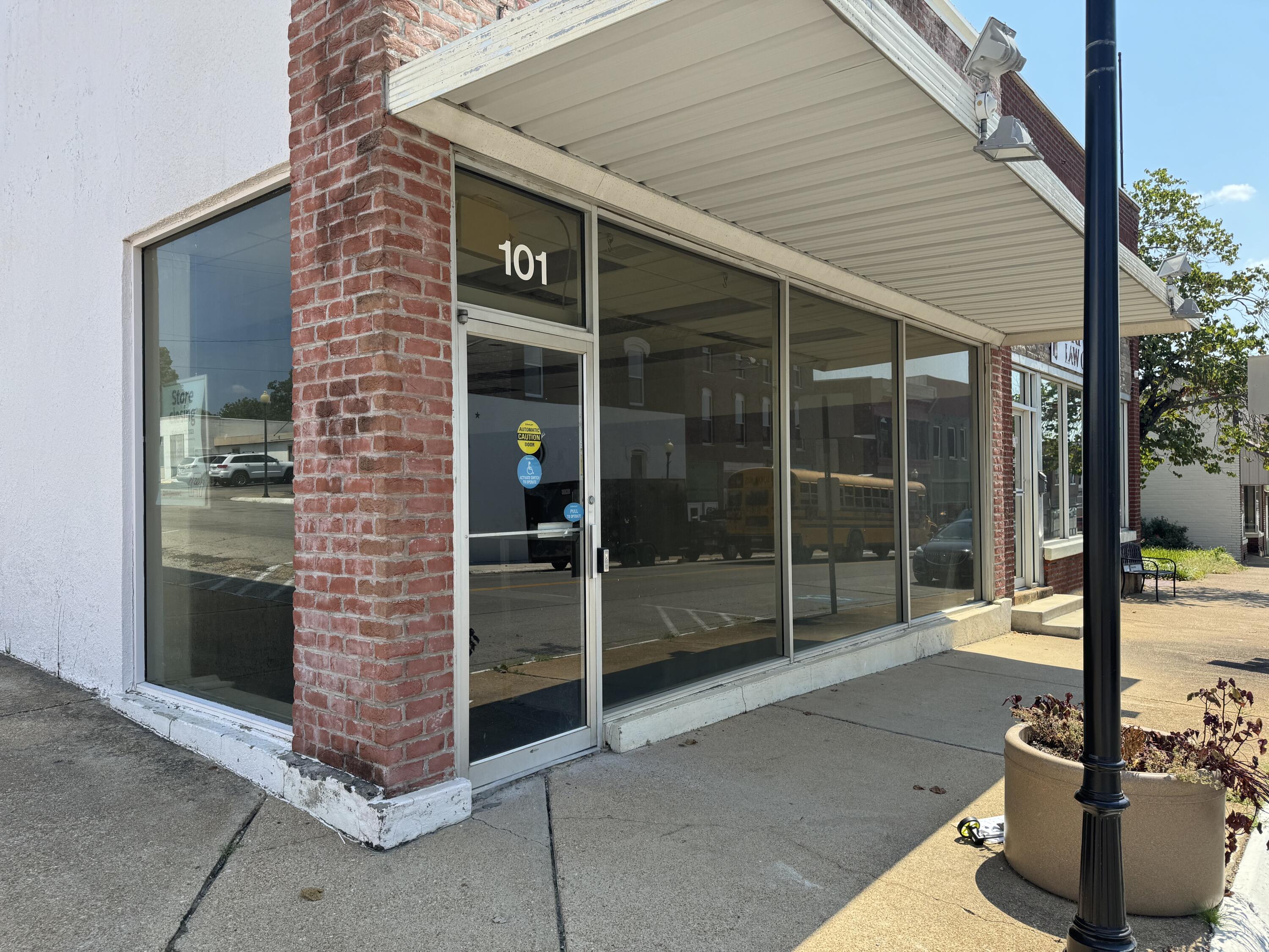 Photo 6 - Commercial Sale for sale – 101  East Main Street   Willow Springs, MO