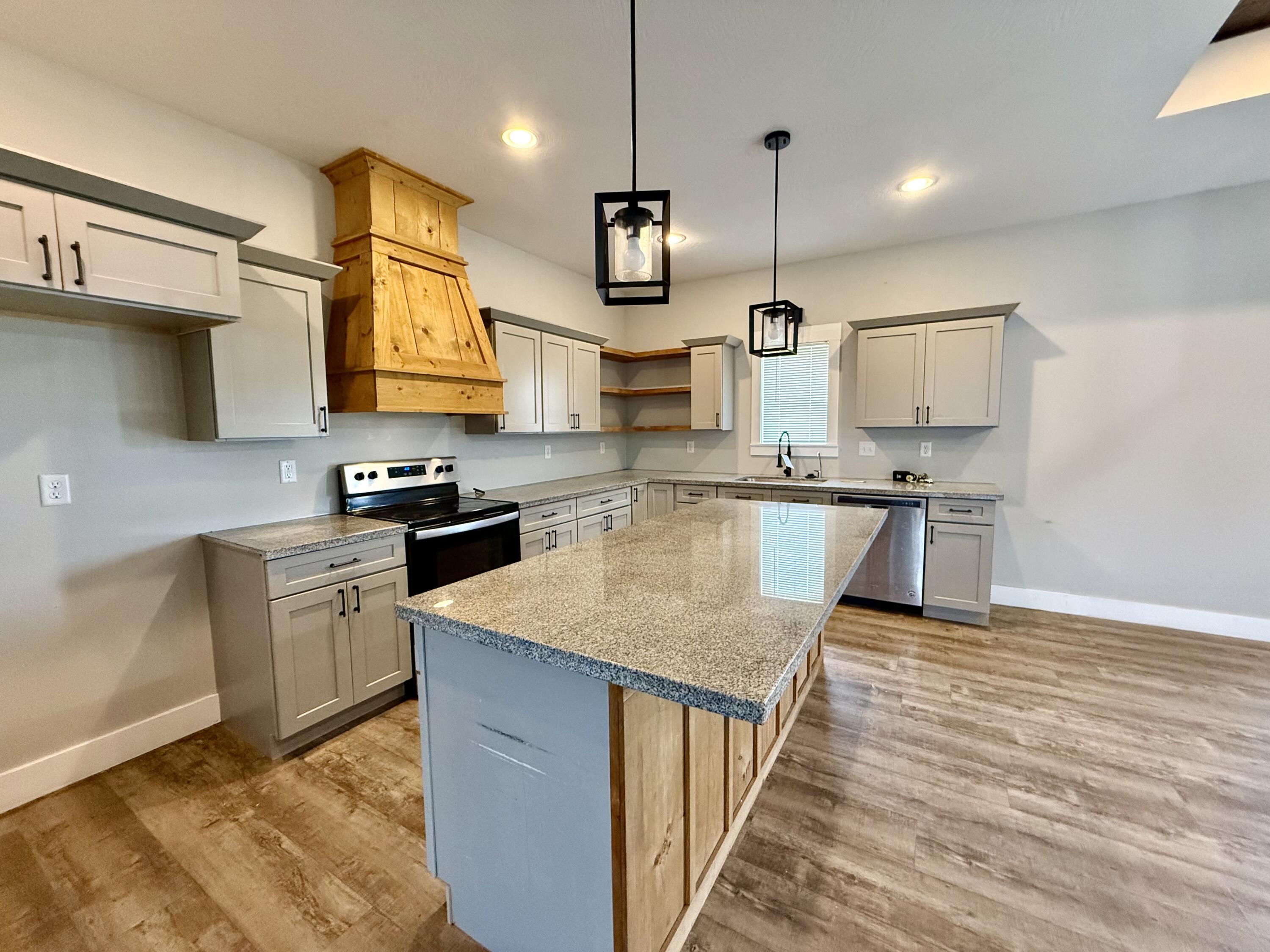 Photo 5 - Residential for sale – 2375 S Sedona Court  Bolivar, MO