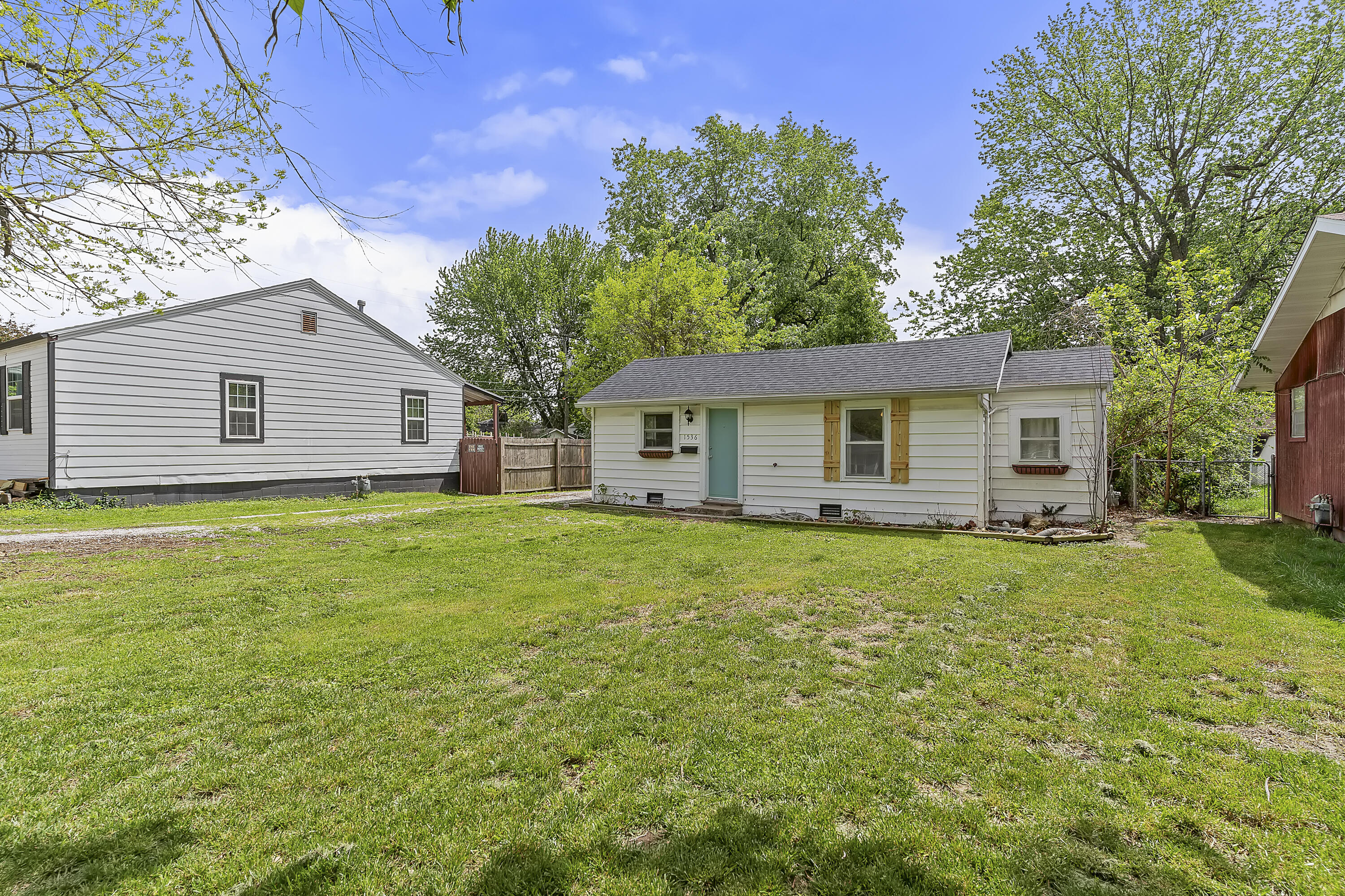 Photo 3 - Residential for sale – 1536 E Whiteside Street  Springfield, MO