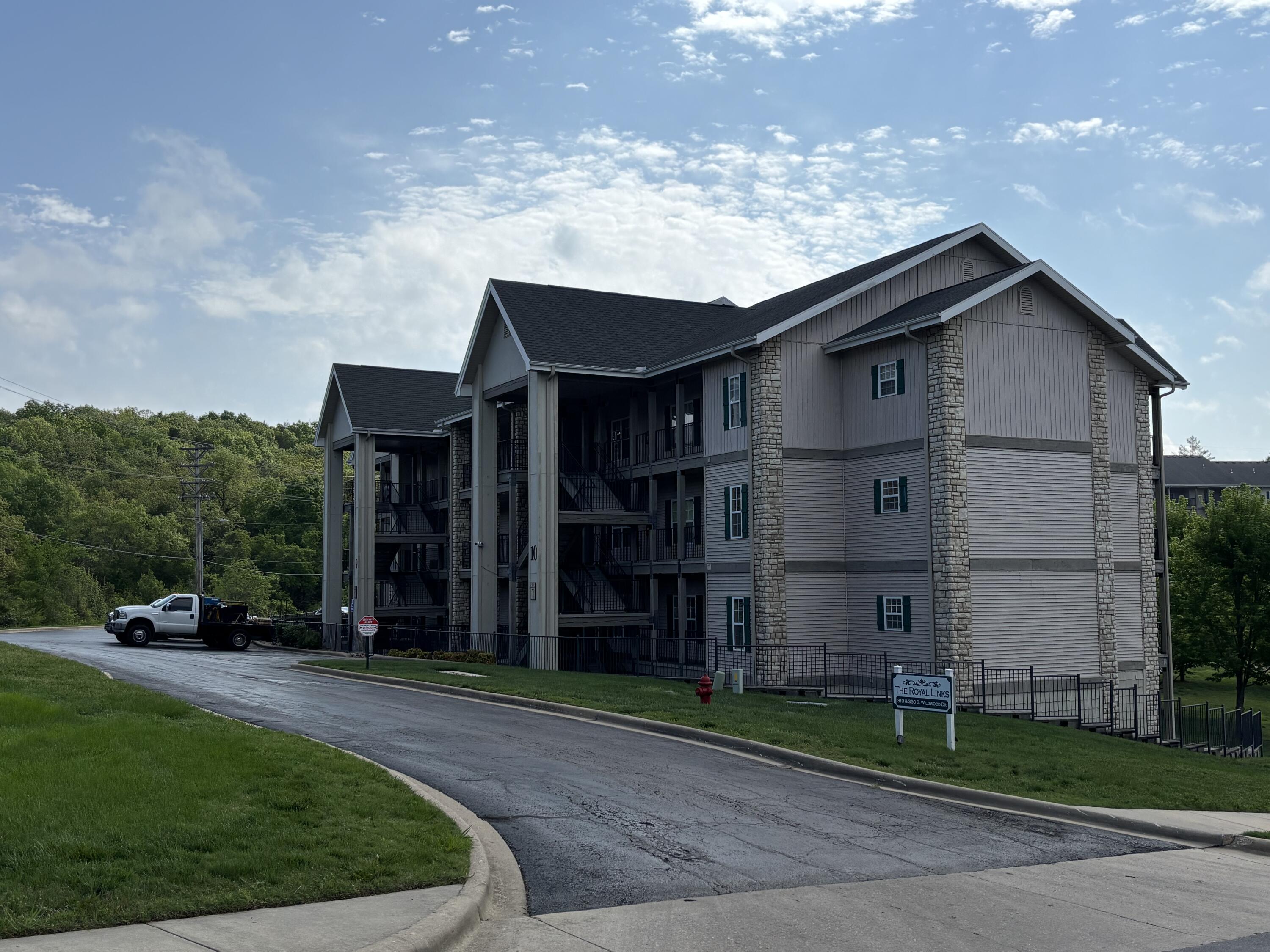 Photo 3 - Residential for sale – 310 S Wildwood Drive  Branson, MO