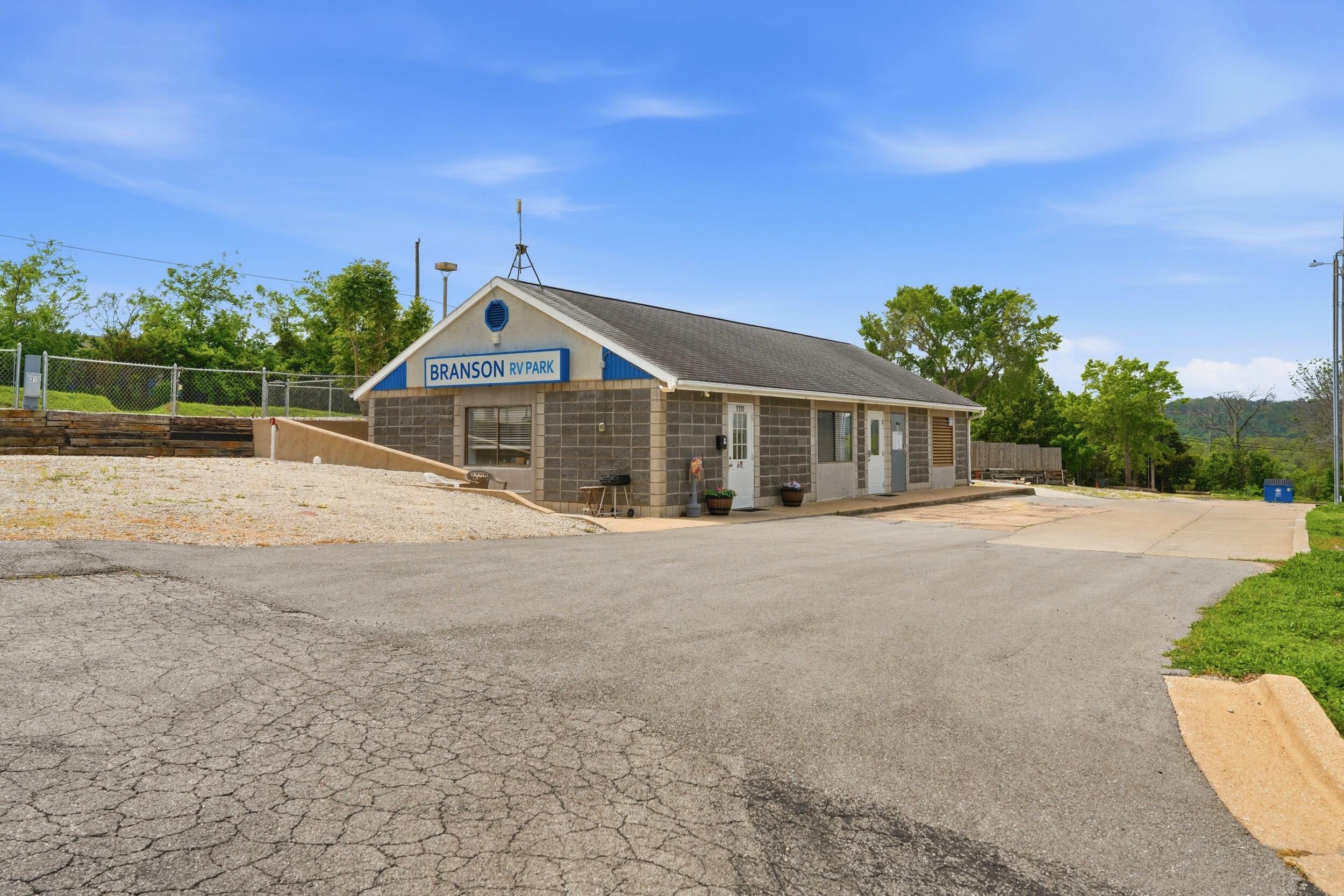 Photo 4 - Commercial Sale for sale – 3330  West Harvey Lane   Branson, MO