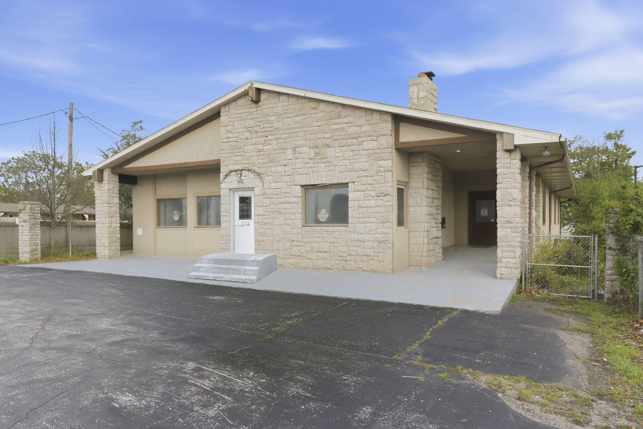 Photo 2 - Commercial Sale for sale – 2122 S Glenstone Avenue  Springfield, MO