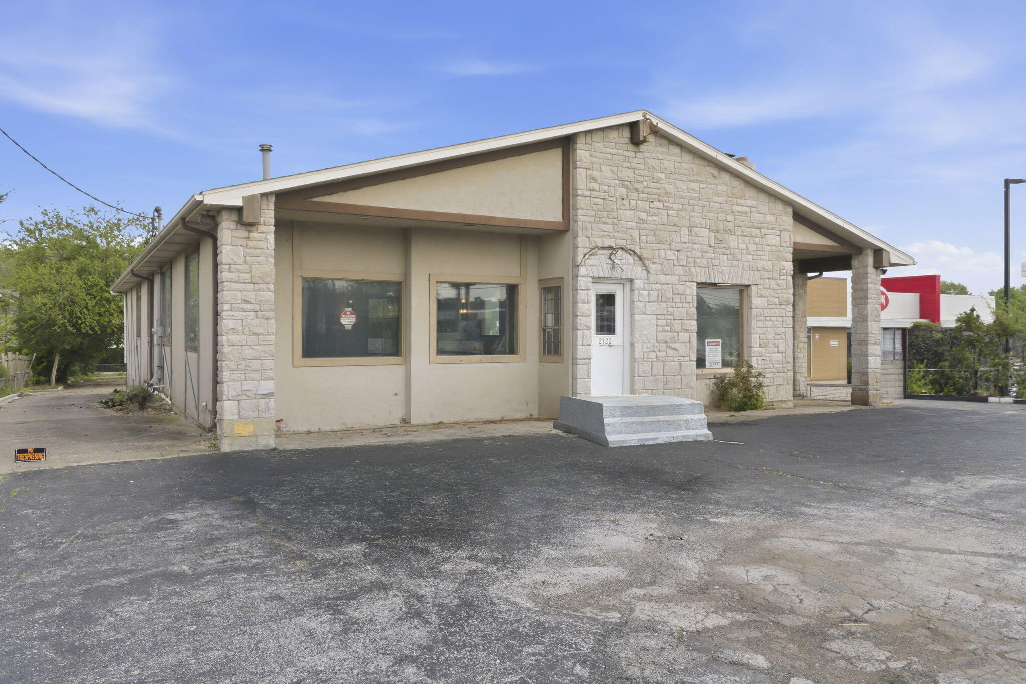 Photo 4 - Commercial Sale for sale – 2122 S Glenstone Avenue  Springfield, MO