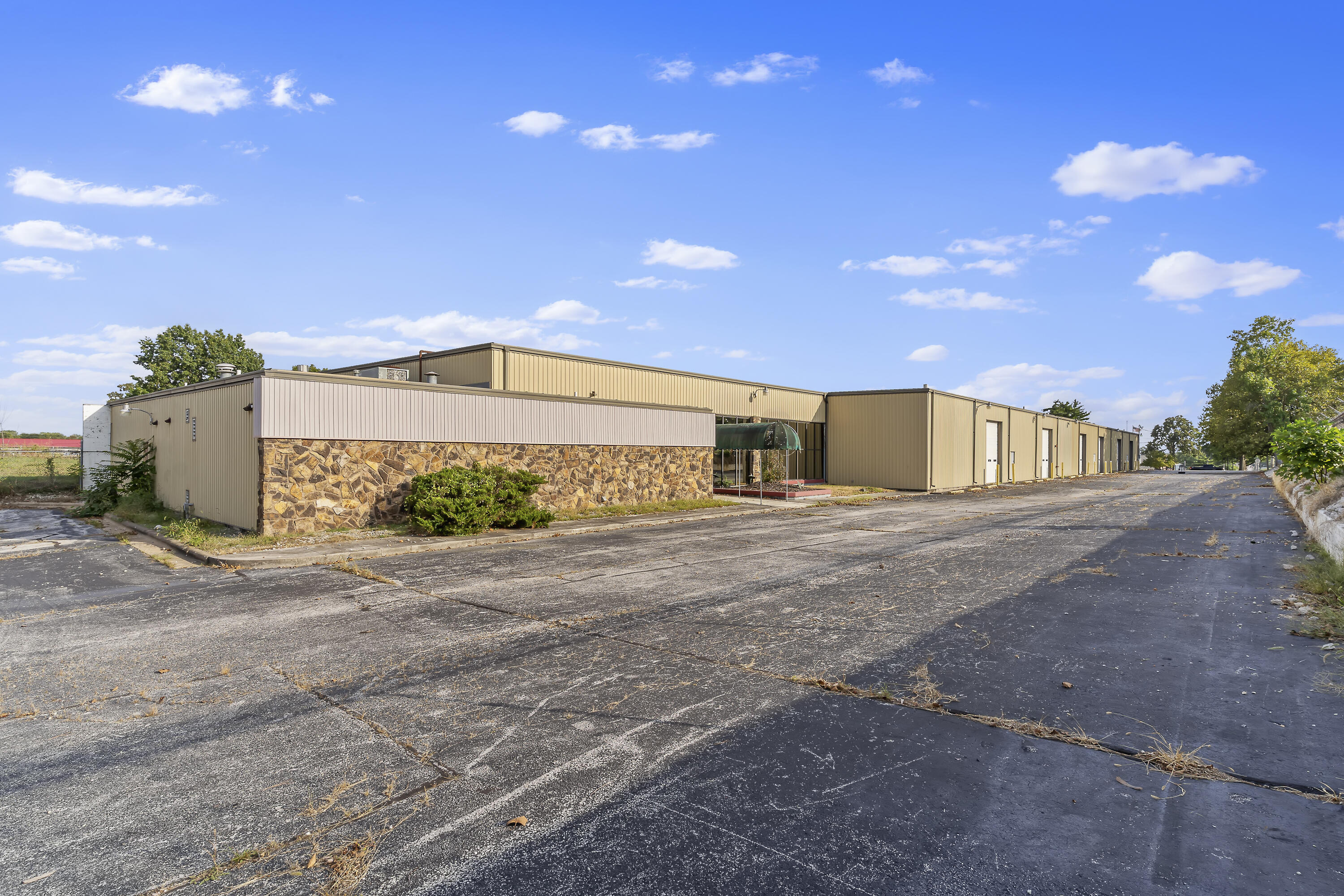 Photo 3 - Commercial Sale for sale – 3001 E Pythian Street  Springfield, MO