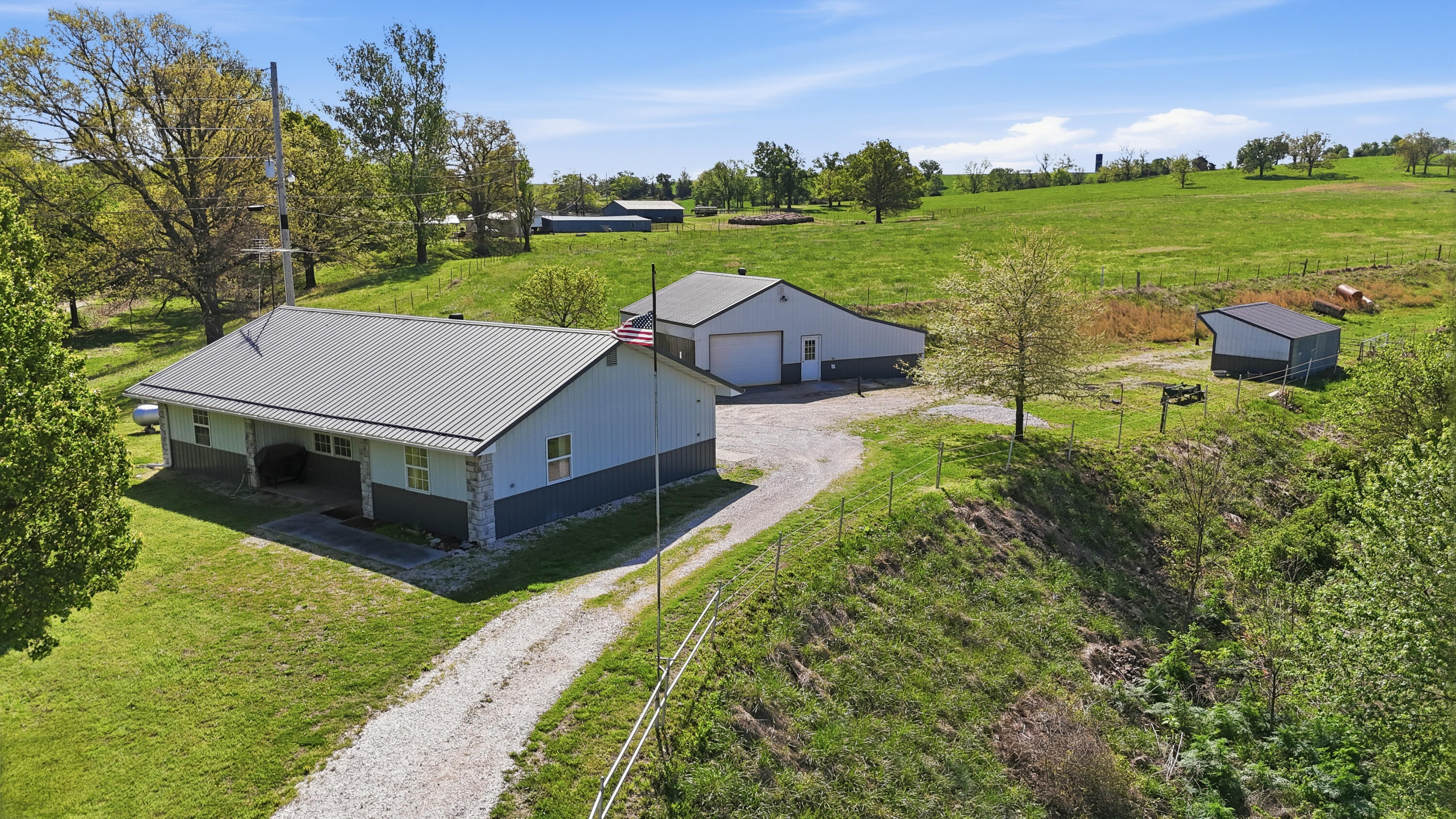 Photo 3 - Residential for sale – 5619  Farm Road 2265   Seligman, MO