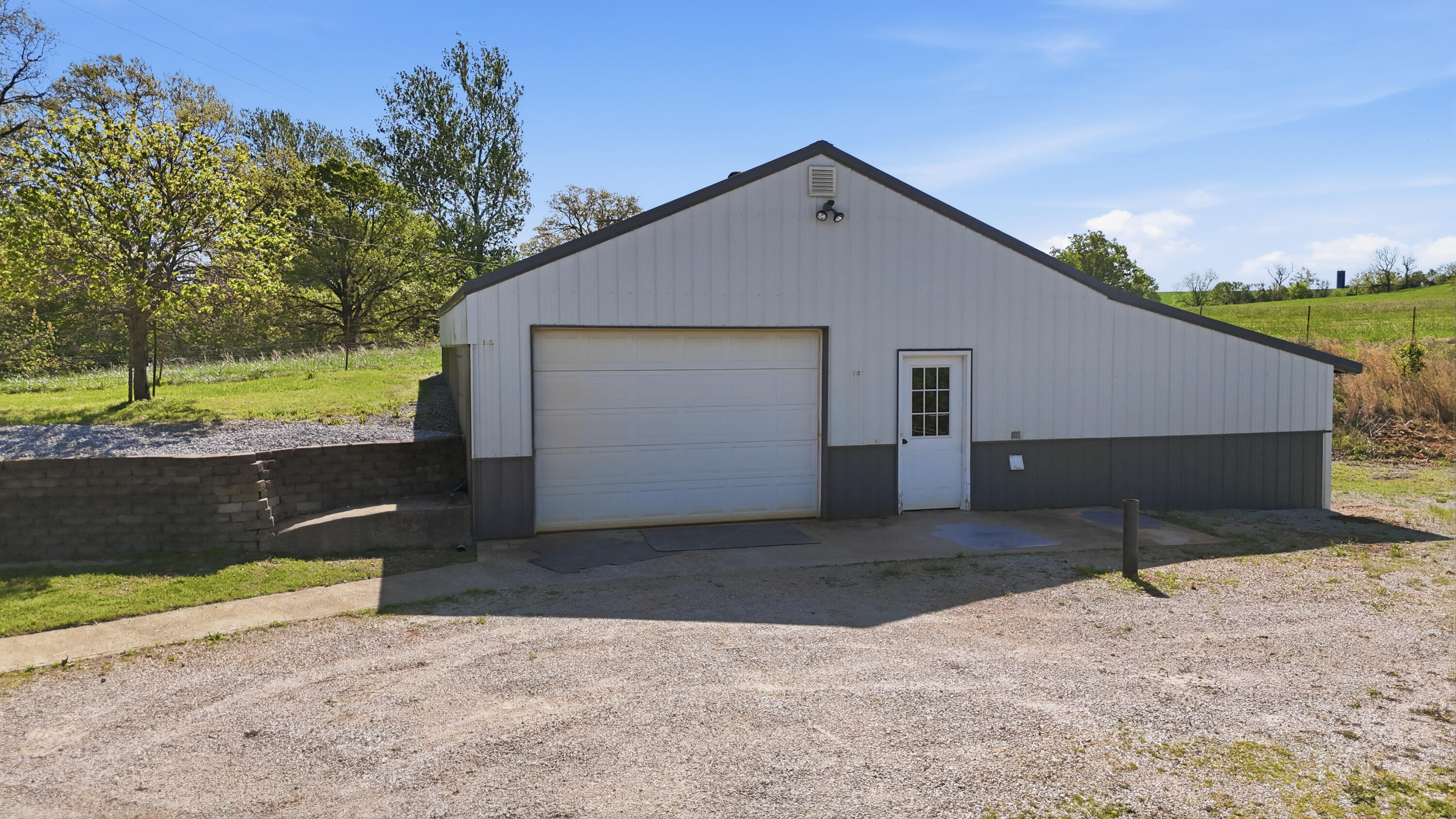 Photo 15 - Residential for sale – 5619  Farm Road 2265   Seligman, MO