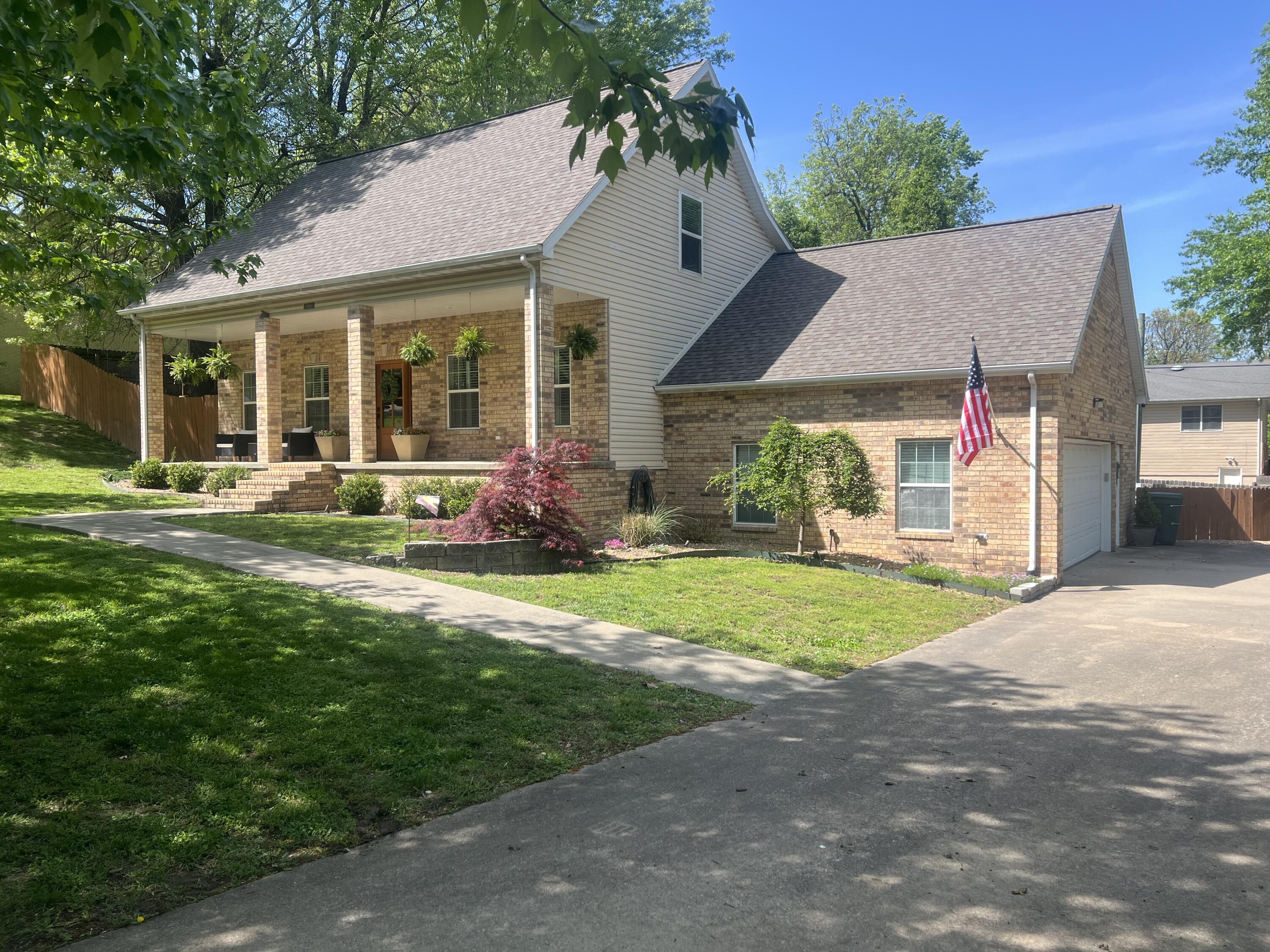 Photo 2 - Residential for sale – 340 S Belaire Street  Monett, MO