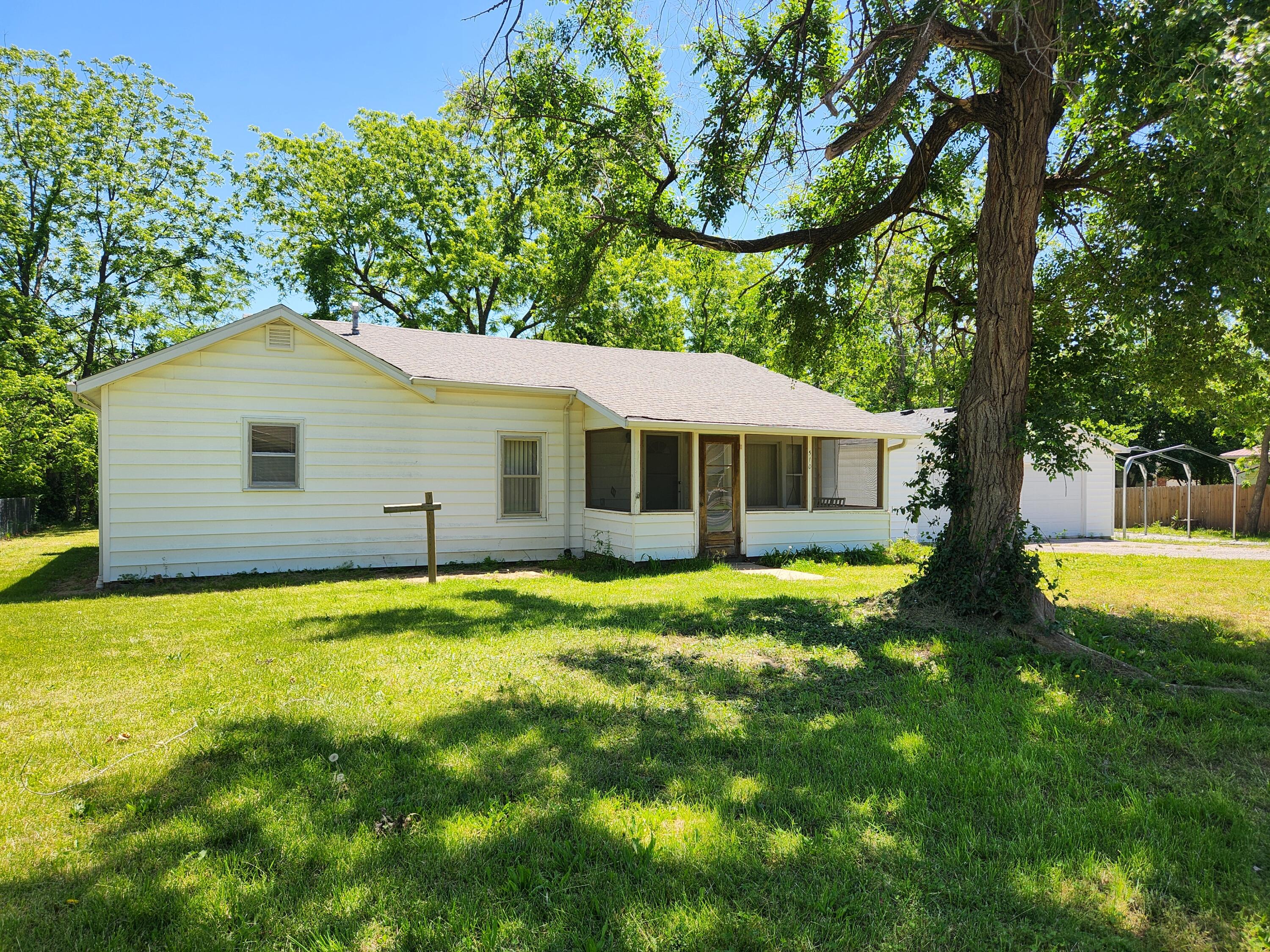 Photo 2 - Residential for sale – 510 S Missouri Street  Marionville, MO