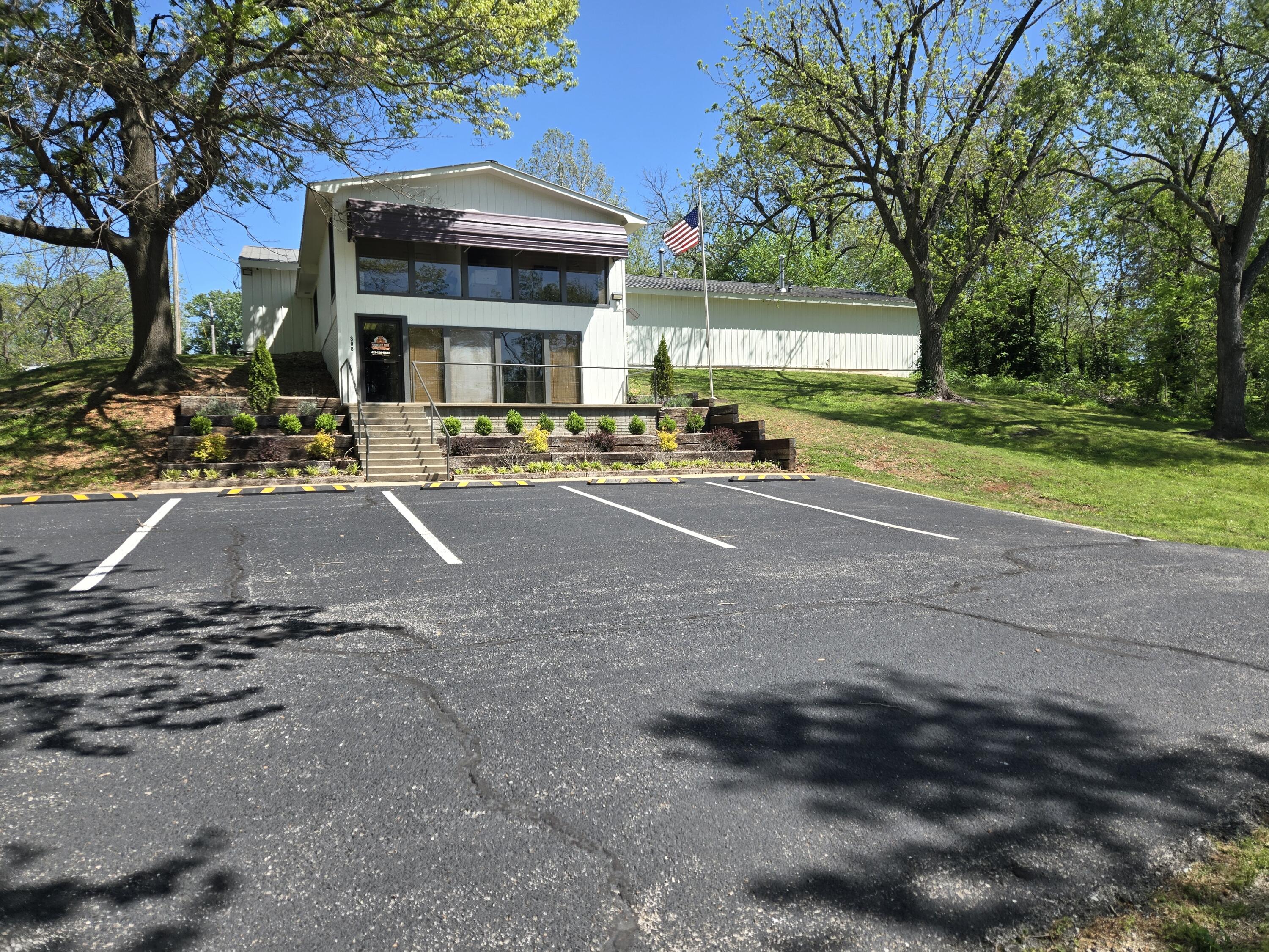 Photo 4 - Commercial Sale for sale – 808  Edison Road  Cassville, MO