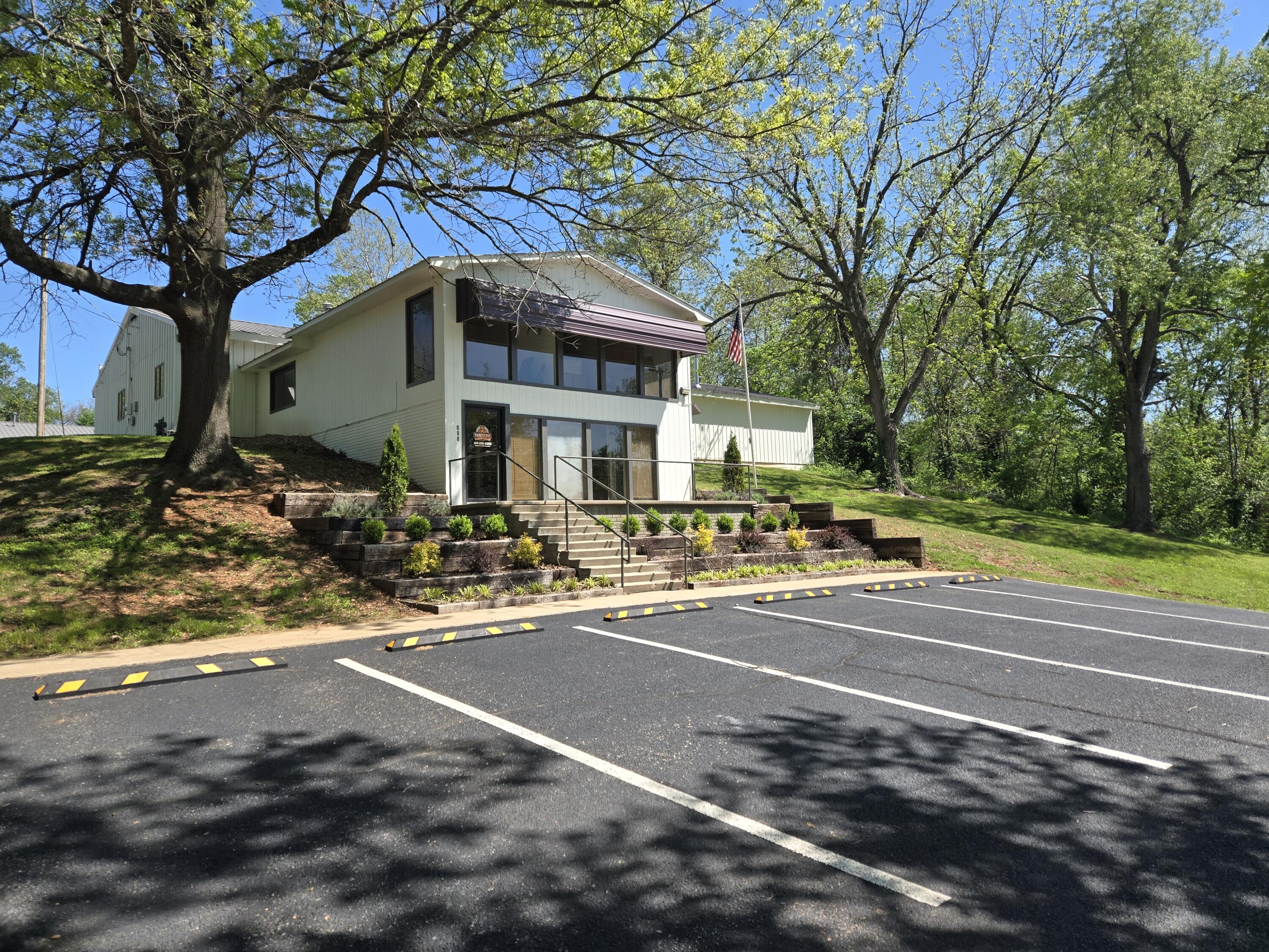 Photo 6 - Commercial Sale for sale – 808  Edison Road  Cassville, MO