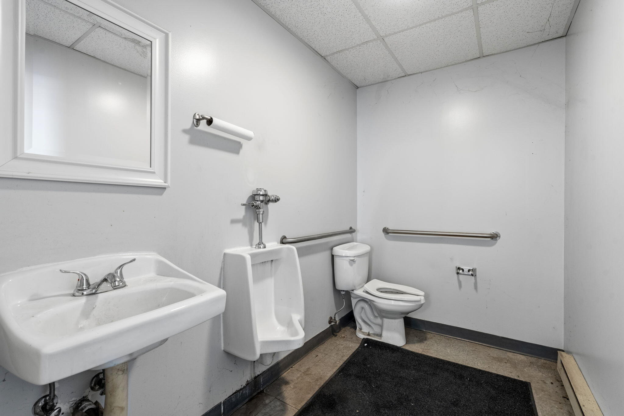 Photo 10 - Commercial Sale for sale – 1525 E Florida Street  Springfield, MO