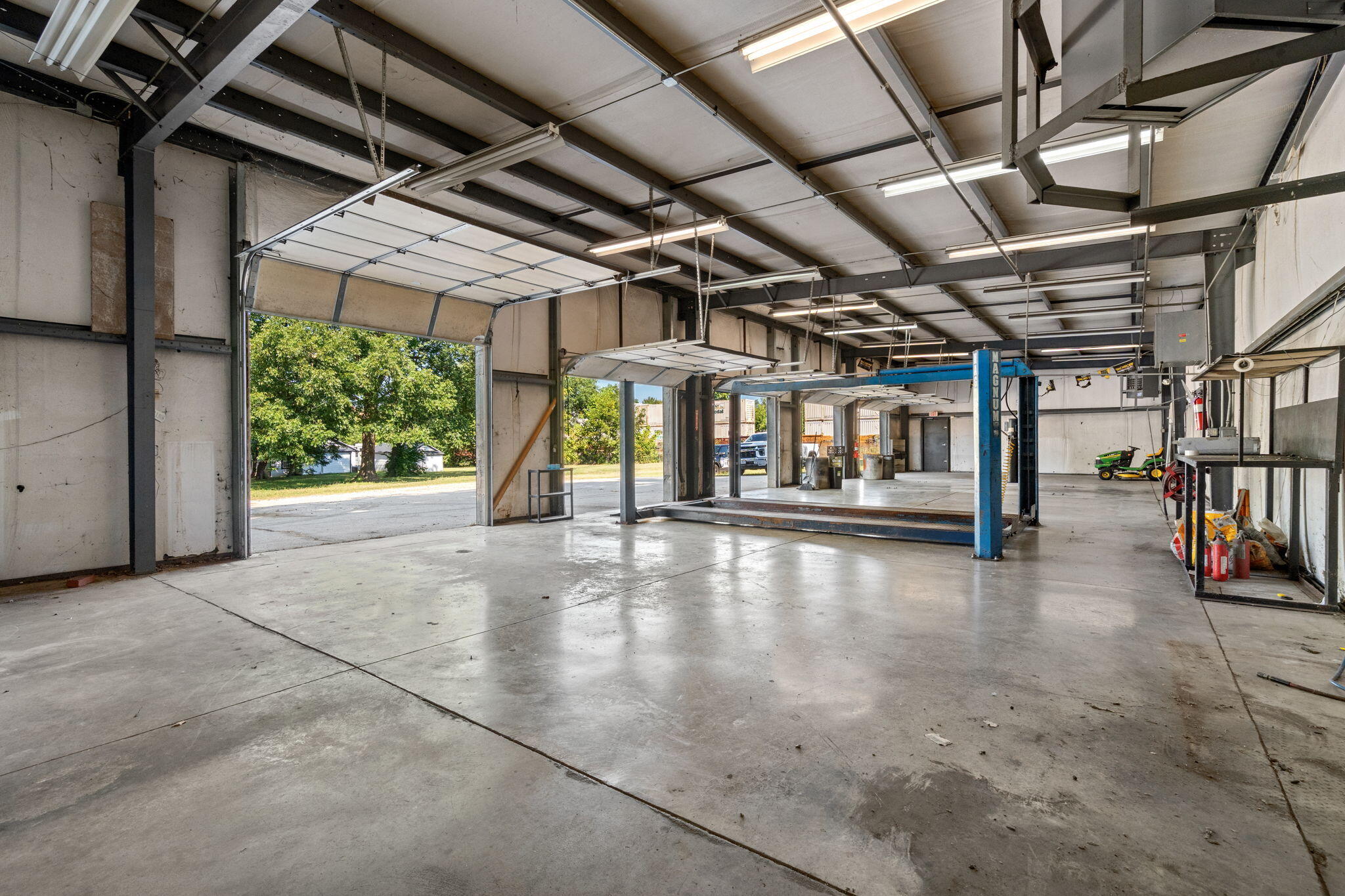 Photo 12 - Commercial Sale for sale – 1525 E Florida Street  Springfield, MO