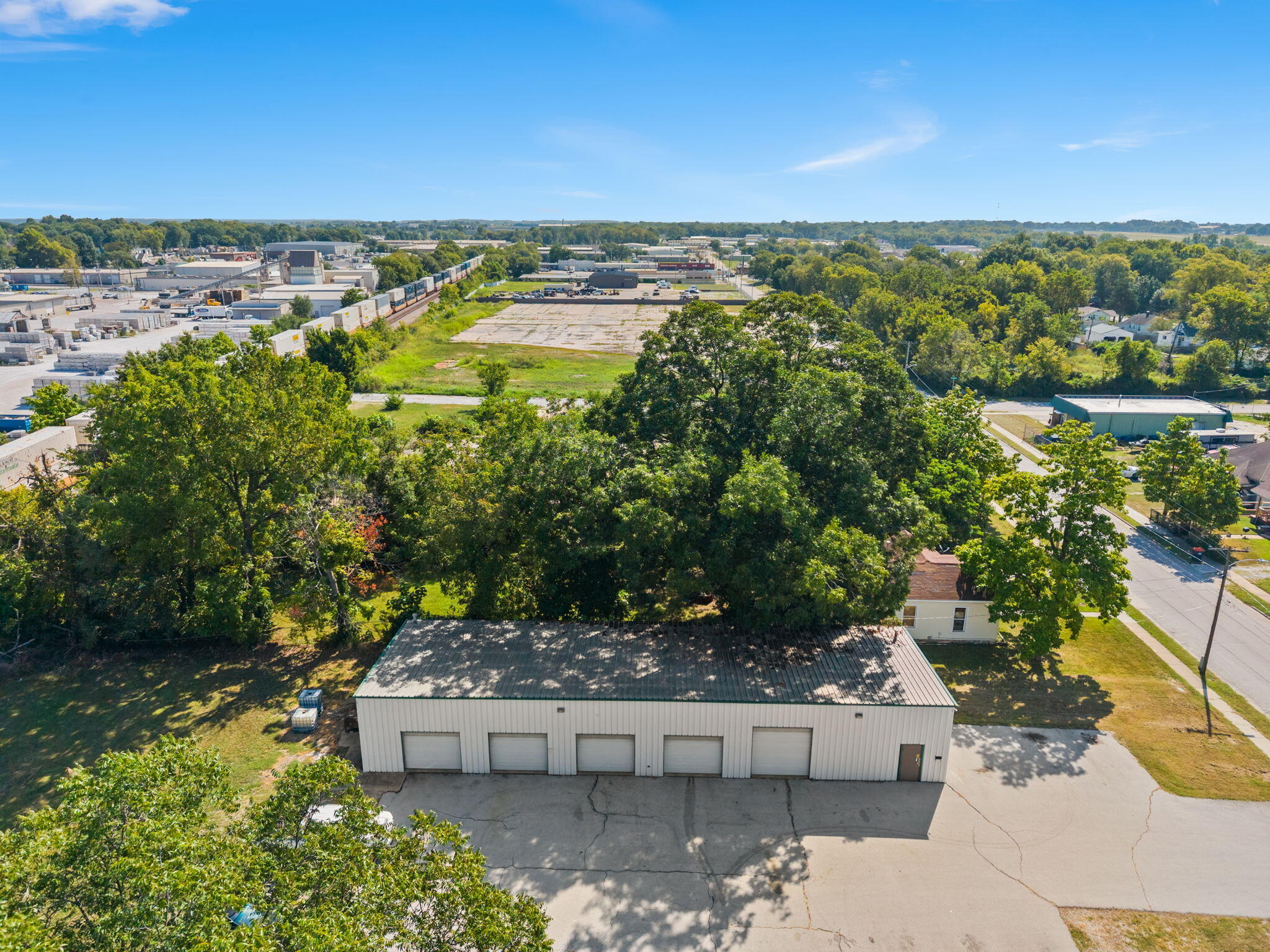 Photo 2 - Commercial Sale for sale – 1525 E Florida Street  Springfield, MO