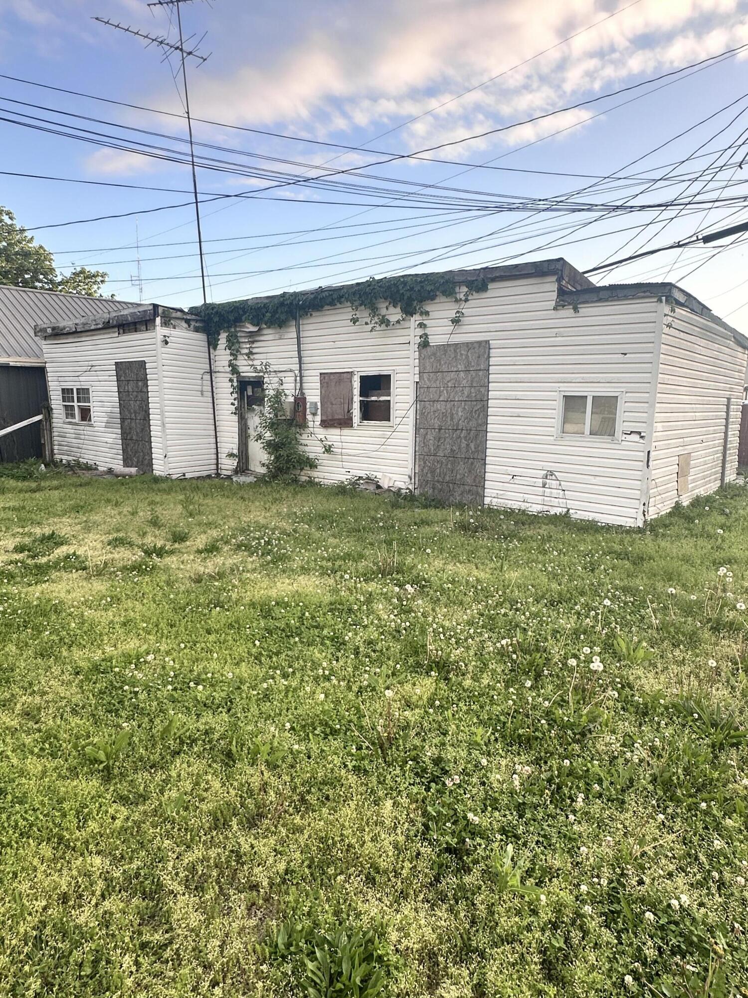 Photo 4 - Residential Income for sale – 304  6th Street  Monett, MO