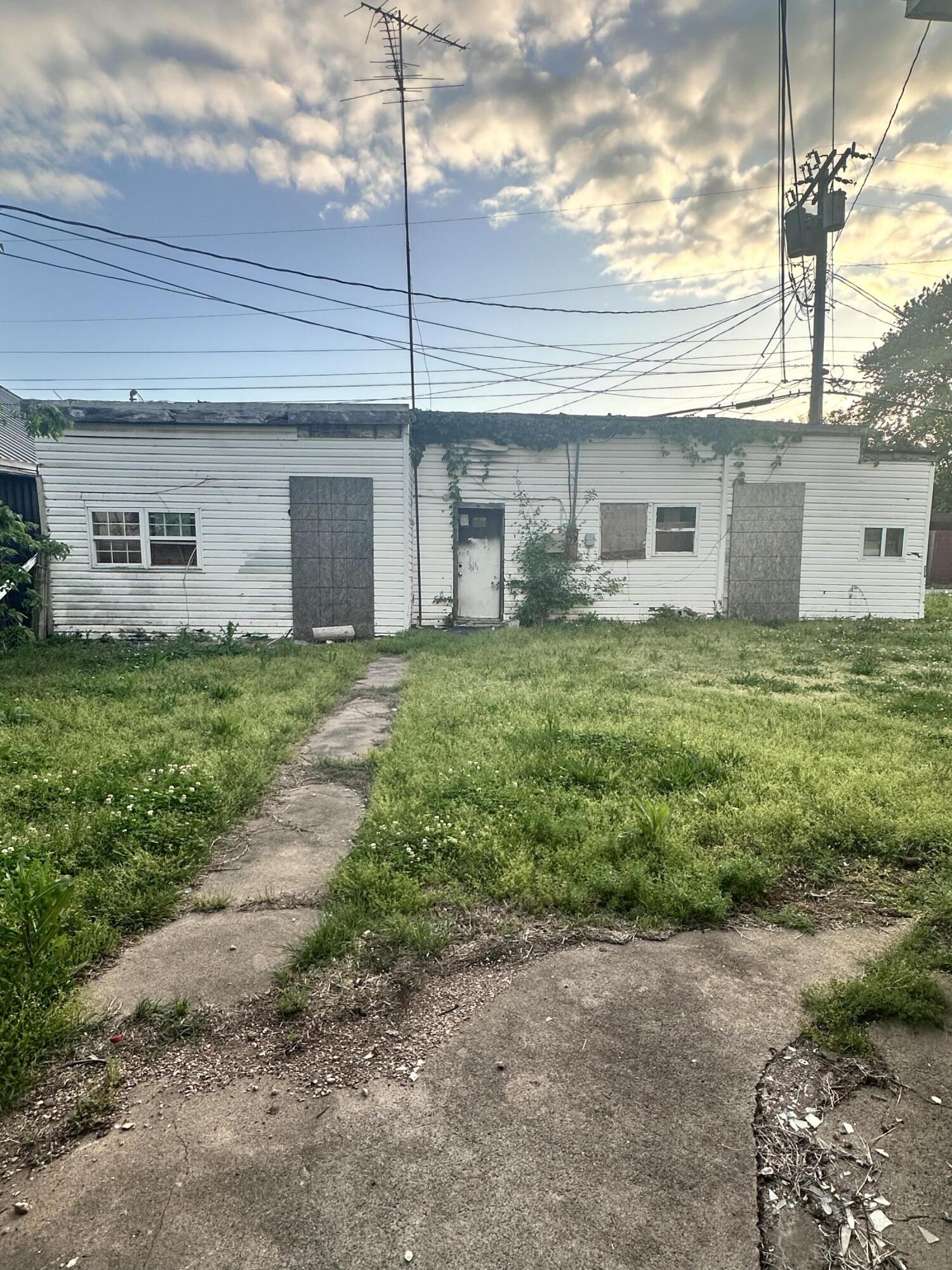 Photo 5 - Residential Income for sale – 304  6th Street  Monett, MO