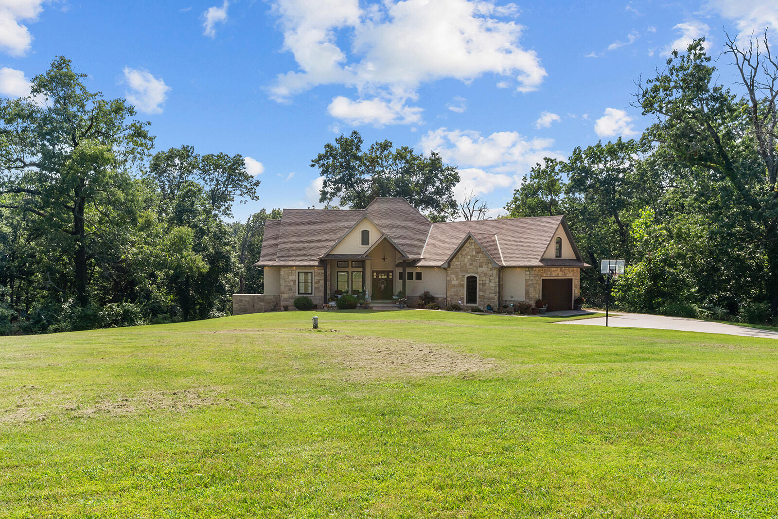 Photo 3 - Residential for sale – 300  Buena Vista Parkway  Strafford, MO