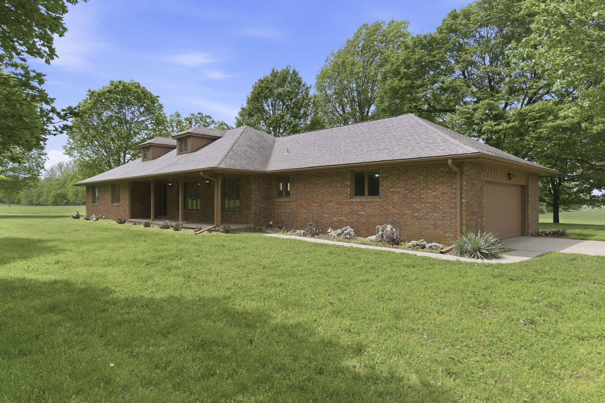 Photo 10 - Residential for sale – 431 N Farm Road 205   Springfield, MO