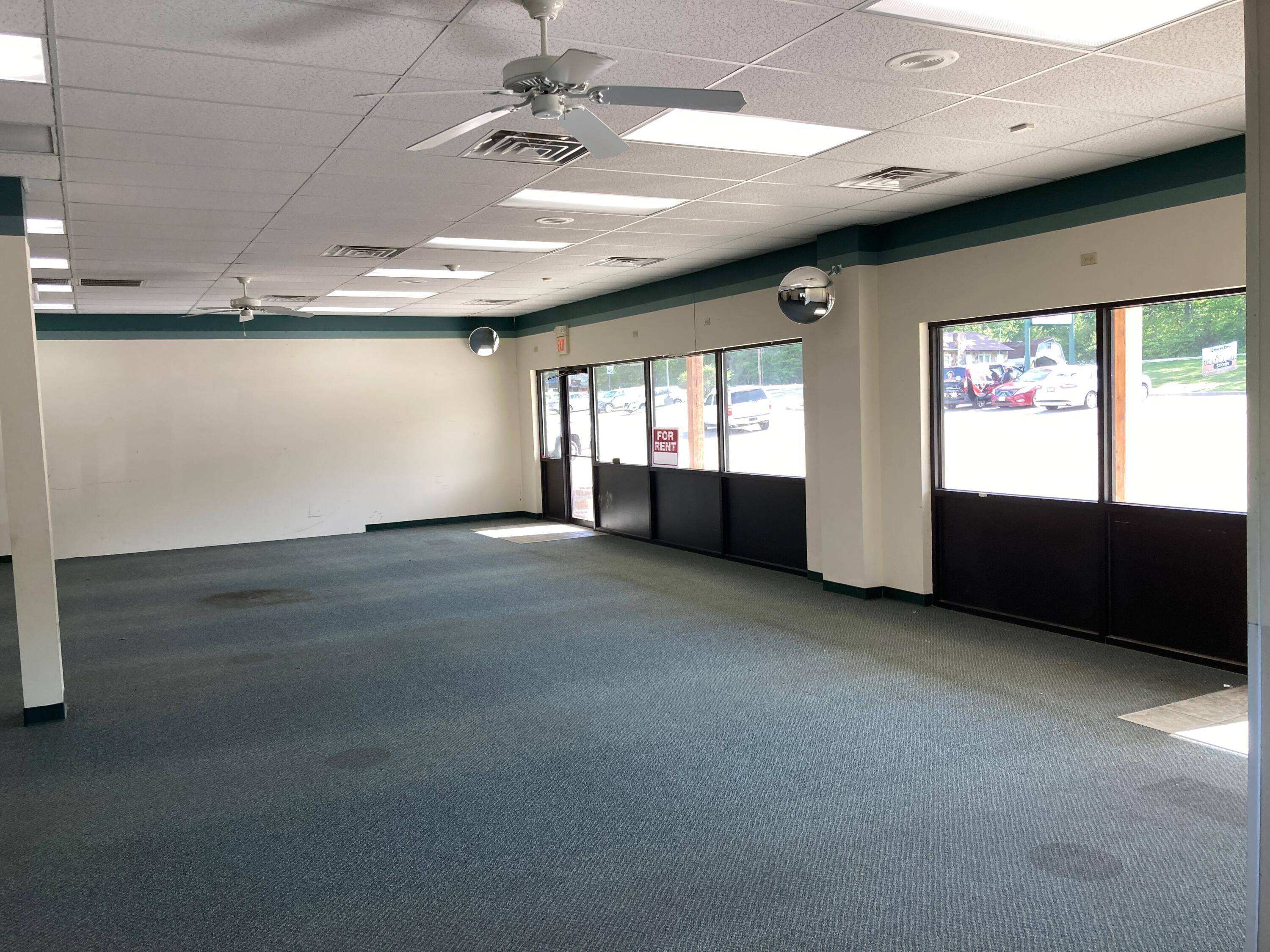 Photo 4 - Commercial Lease for sale – 14974  Us-160   Forsyth, MO