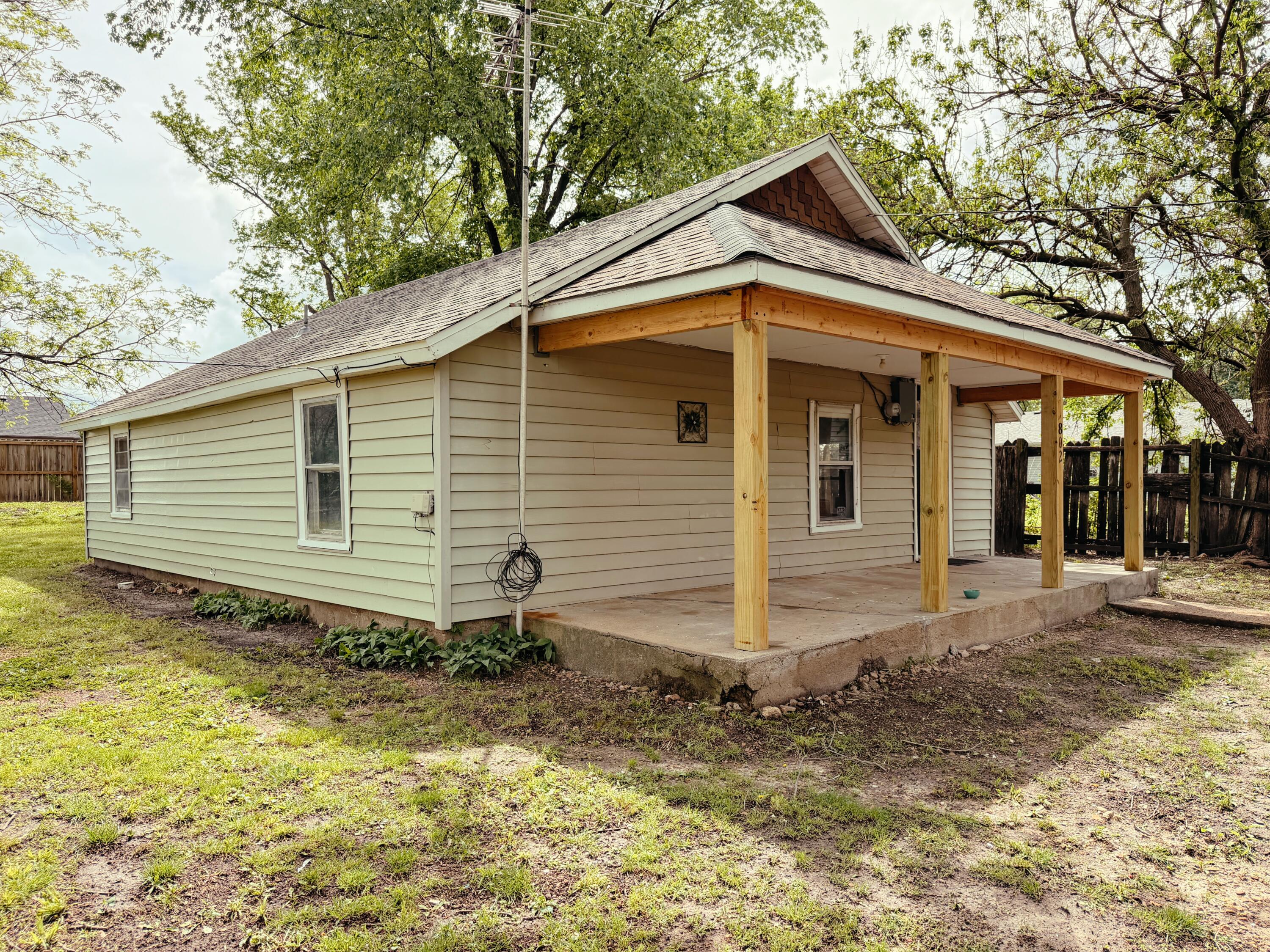 Photo 3 - Residential for sale – 802 S Main   Bolivar, MO