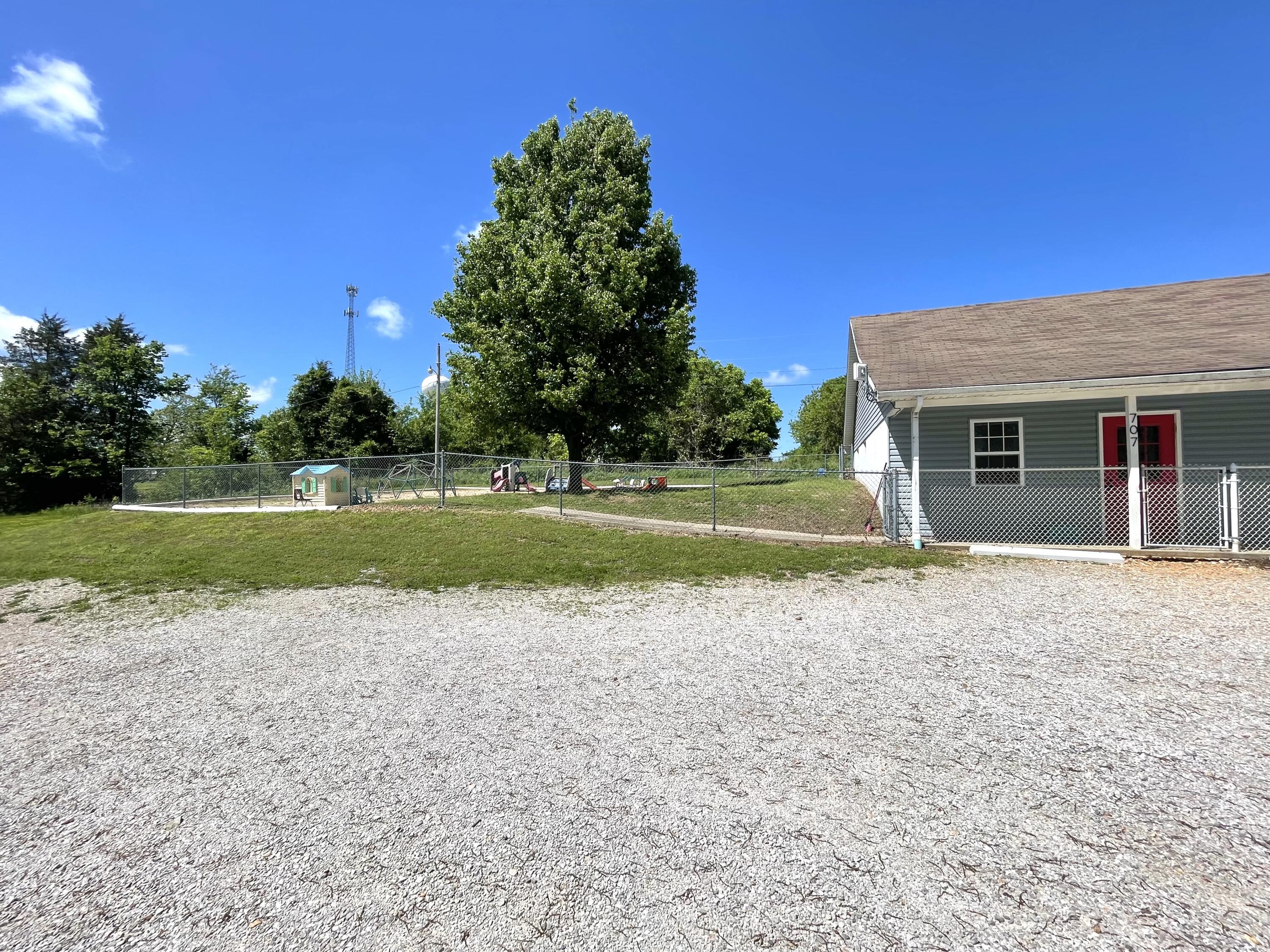 Photo 4 - Commercial Sale for sale – 707 S Hemphill Street  Crane, MO