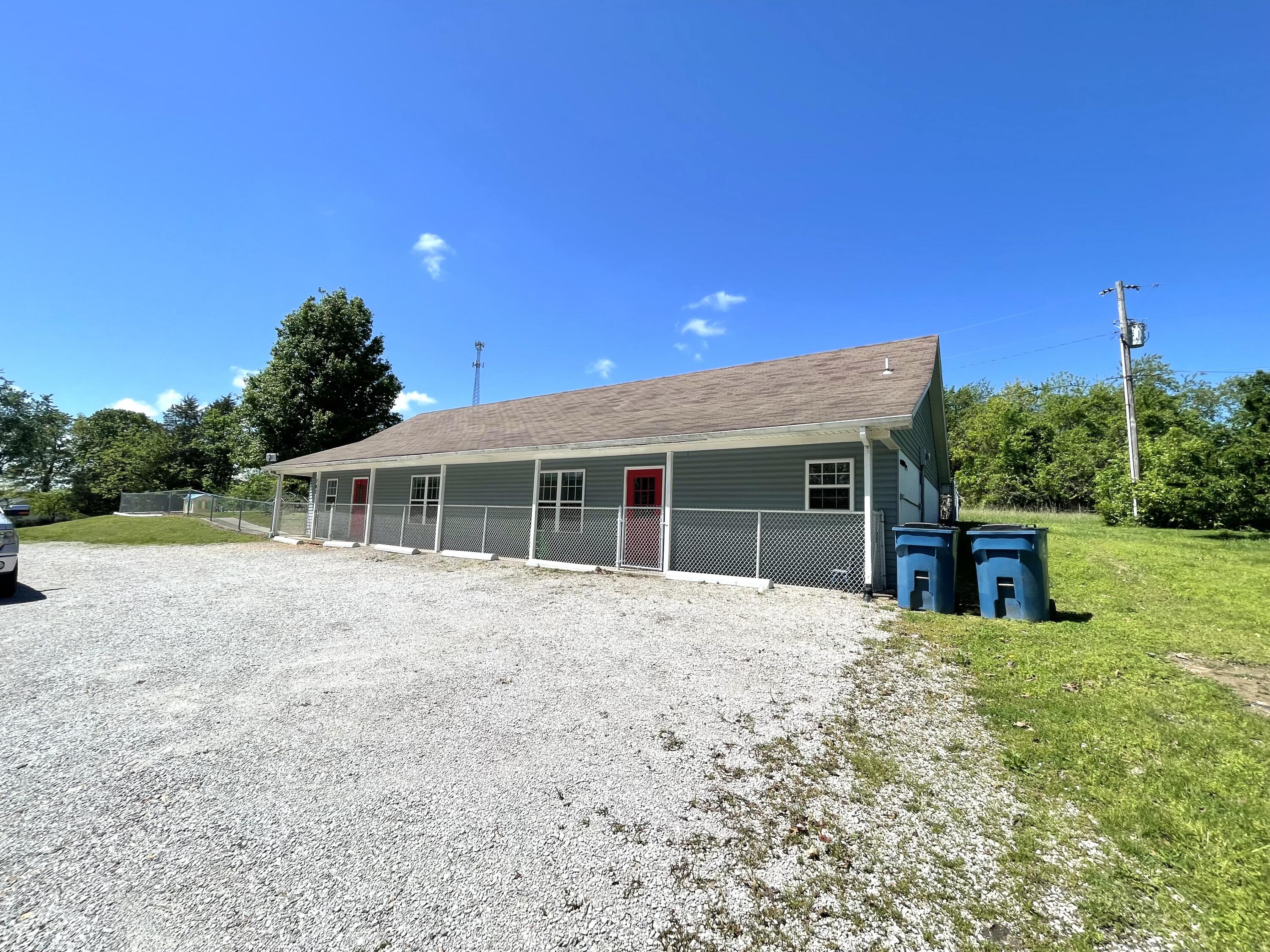 Photo 3 - Commercial Sale for sale – 707 S Hemphill Street  Crane, MO
