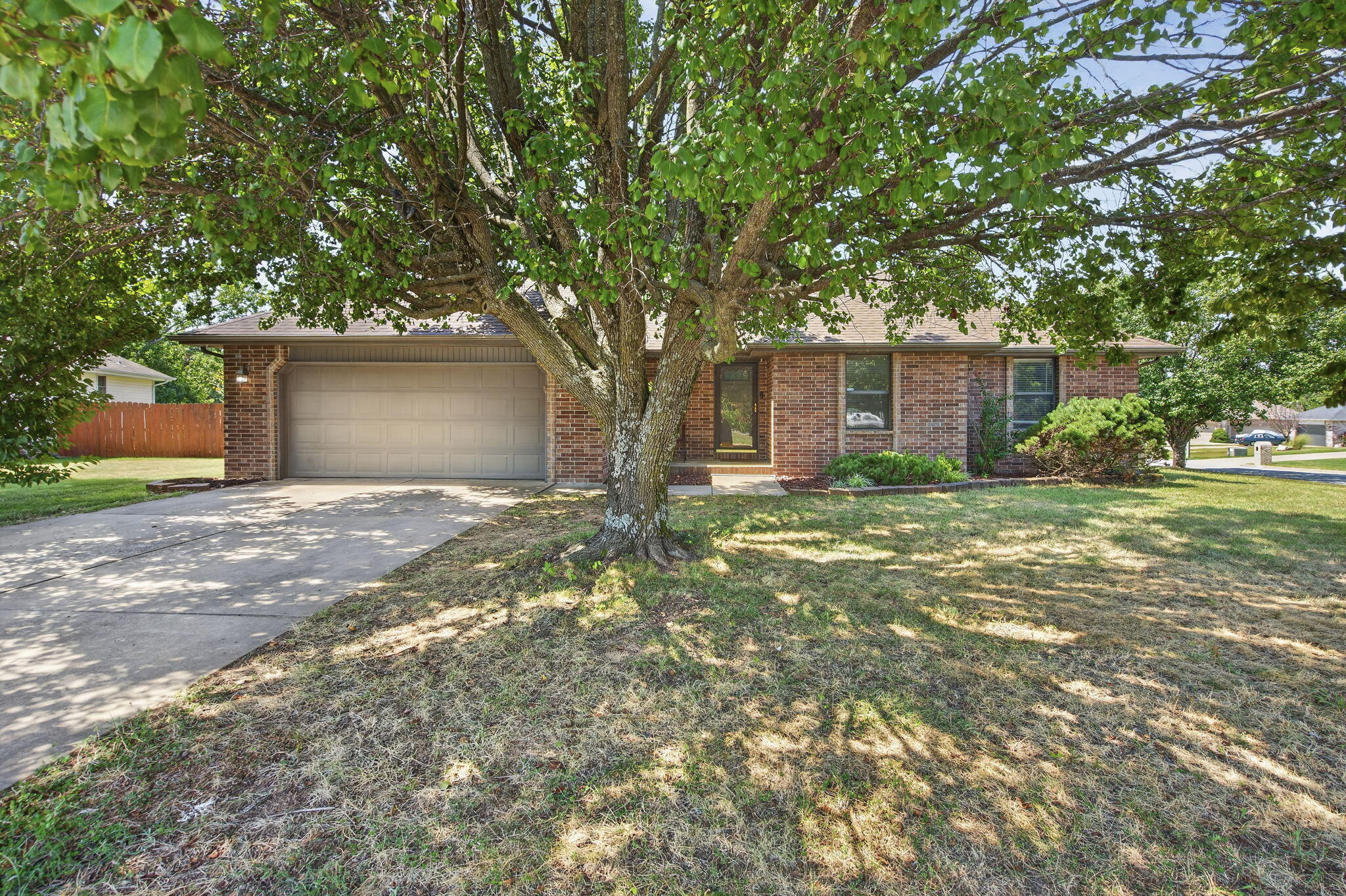 Photo 2 - Residential for sale – 3648 W Shawnee Drive  Springfield, MO