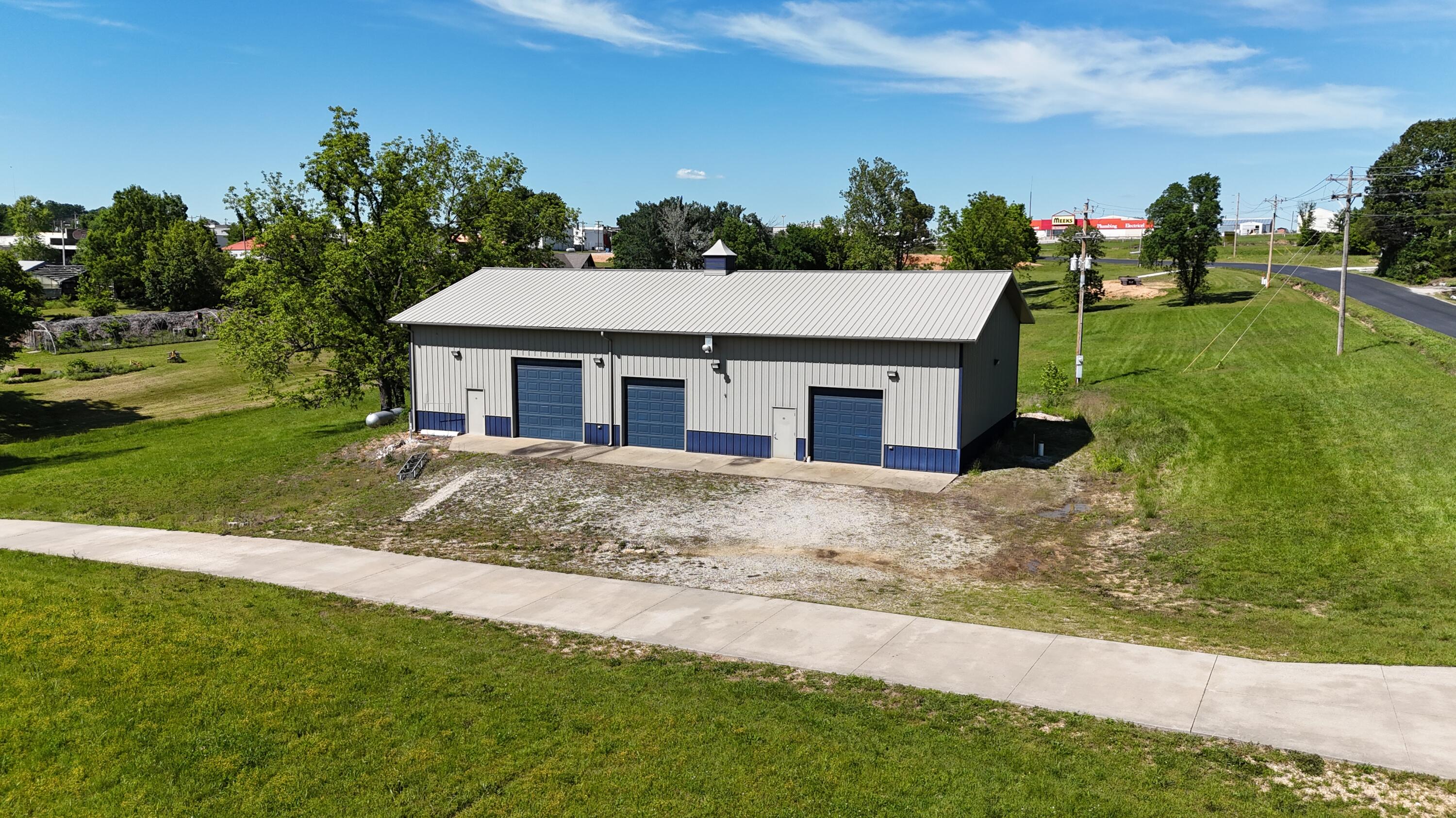 Photo 2 - Residential for sale – 21102  Farm Road 1252   Shell Knob, MO
