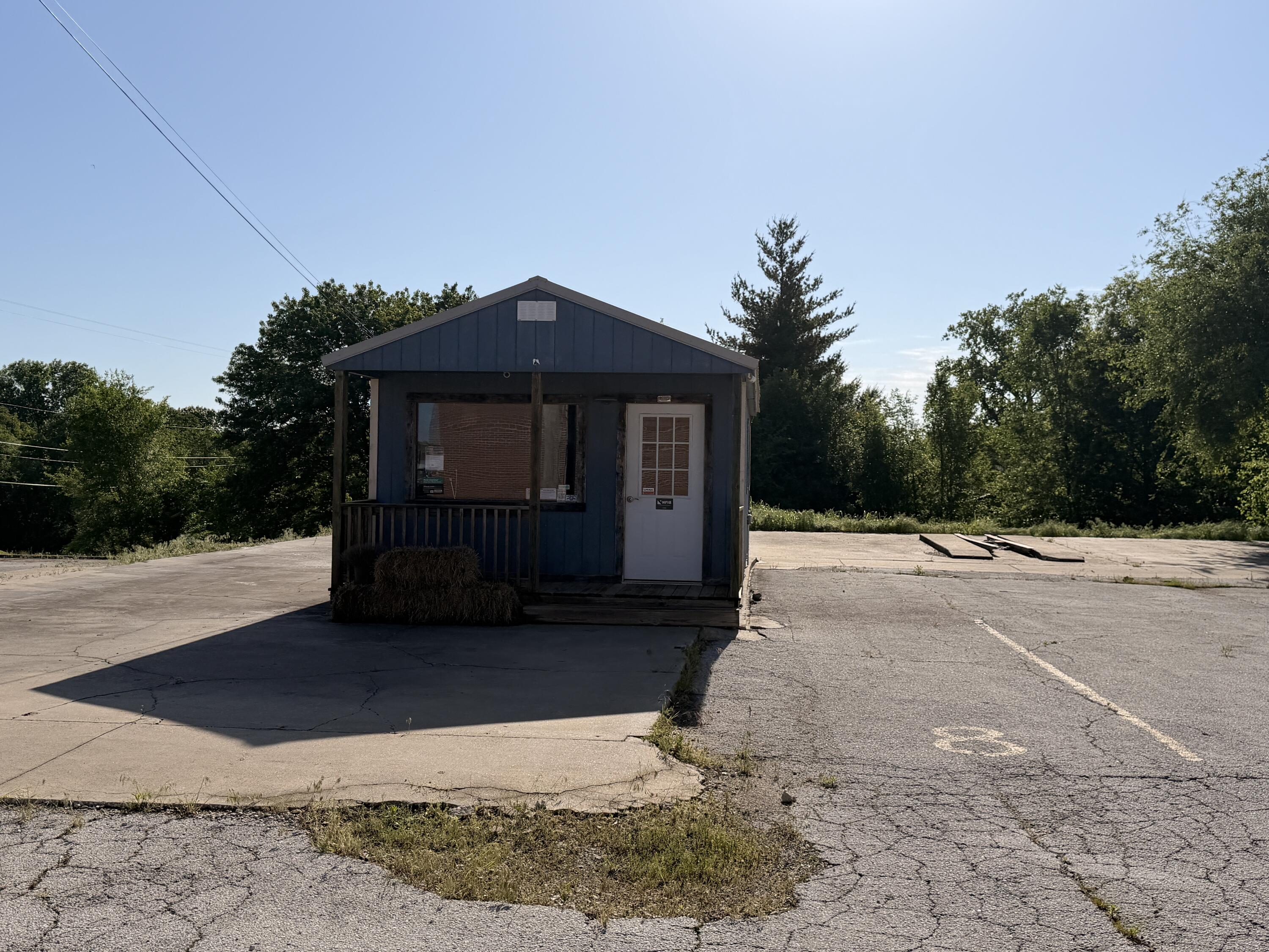 Photo 8 - Commercial Sale for sale – 202  East Street  Stockton, MO