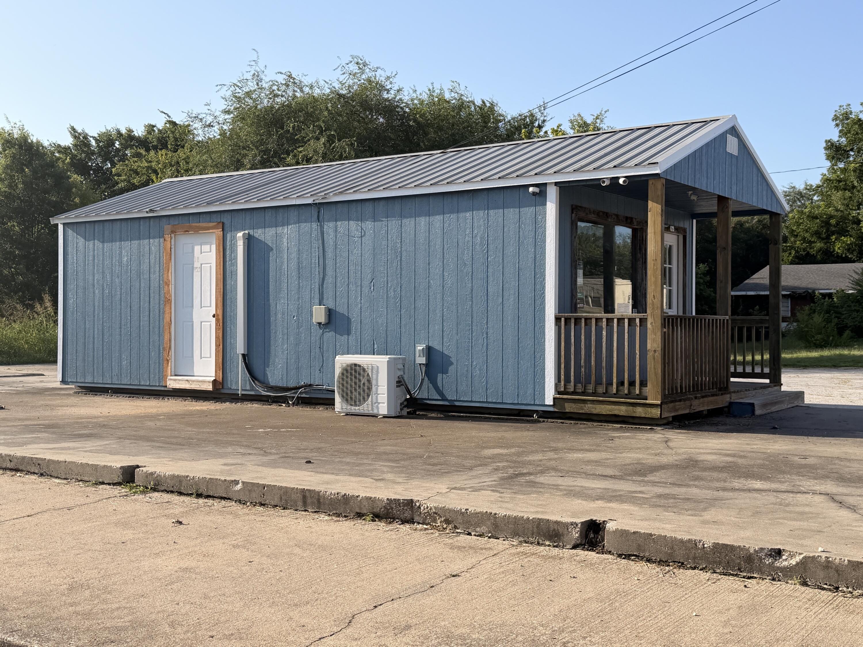 Photo 4 - Commercial Sale for sale – 202  East Street  Stockton, MO