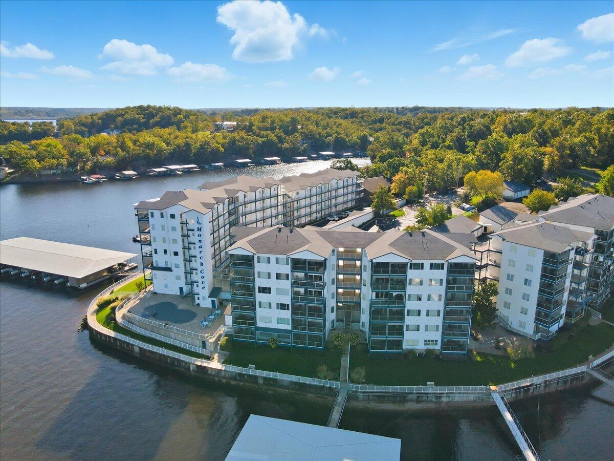 Photo 2 - Residential for sale – 12  Monarch Cove Court  Lake Ozark, MO