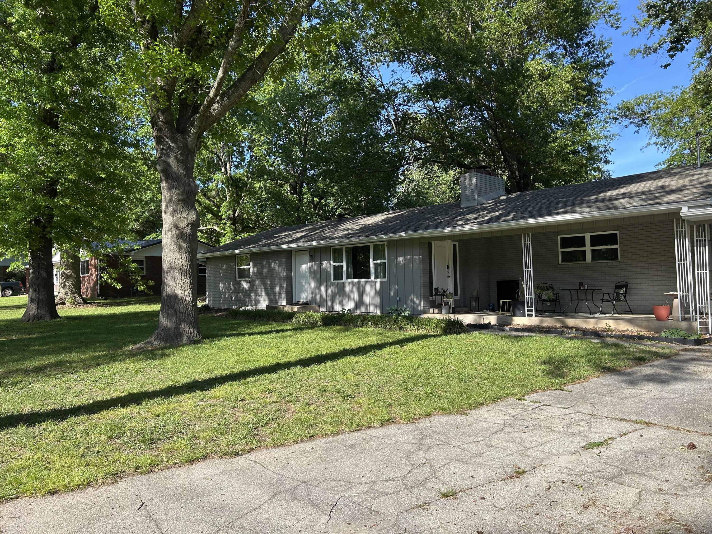Photo 2 - Residential for sale – 1101  13th Street  Monett, MO