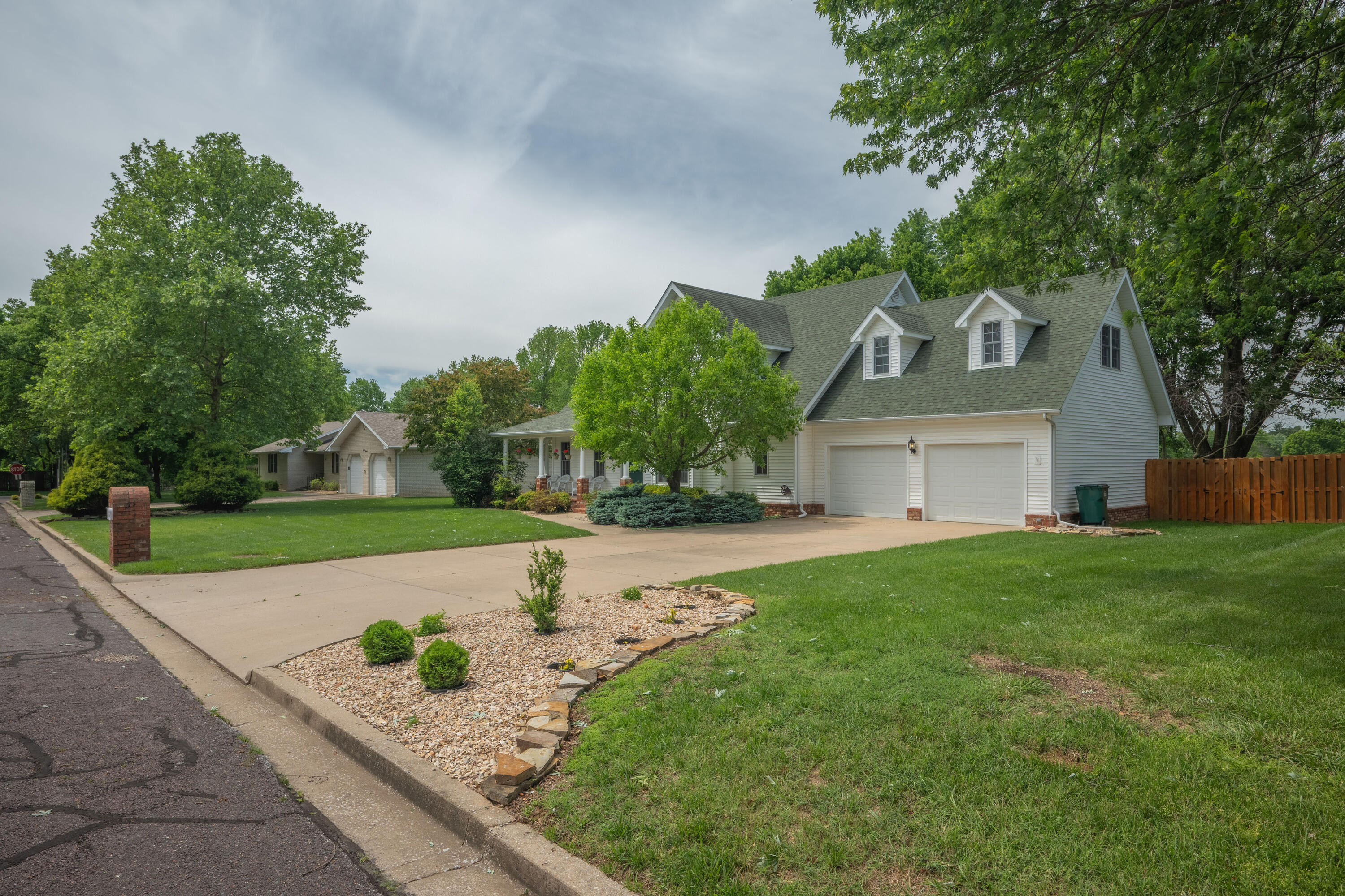 Photo 5 - Residential for sale – 1402  Dierker Drive  Monett, MO