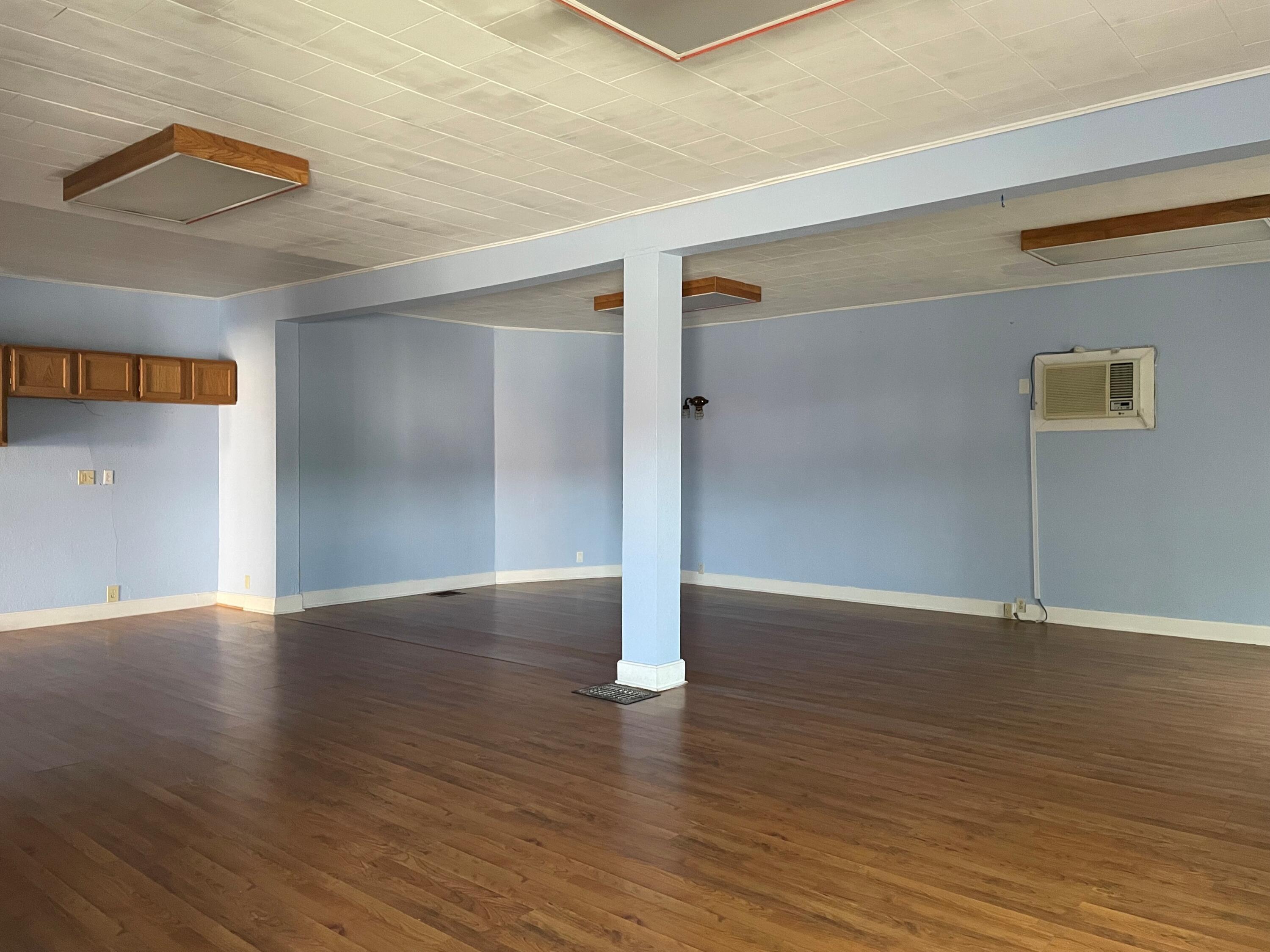 Photo 8 - Commercial Sale for sale – 307 E Main Street  Neosho, MO