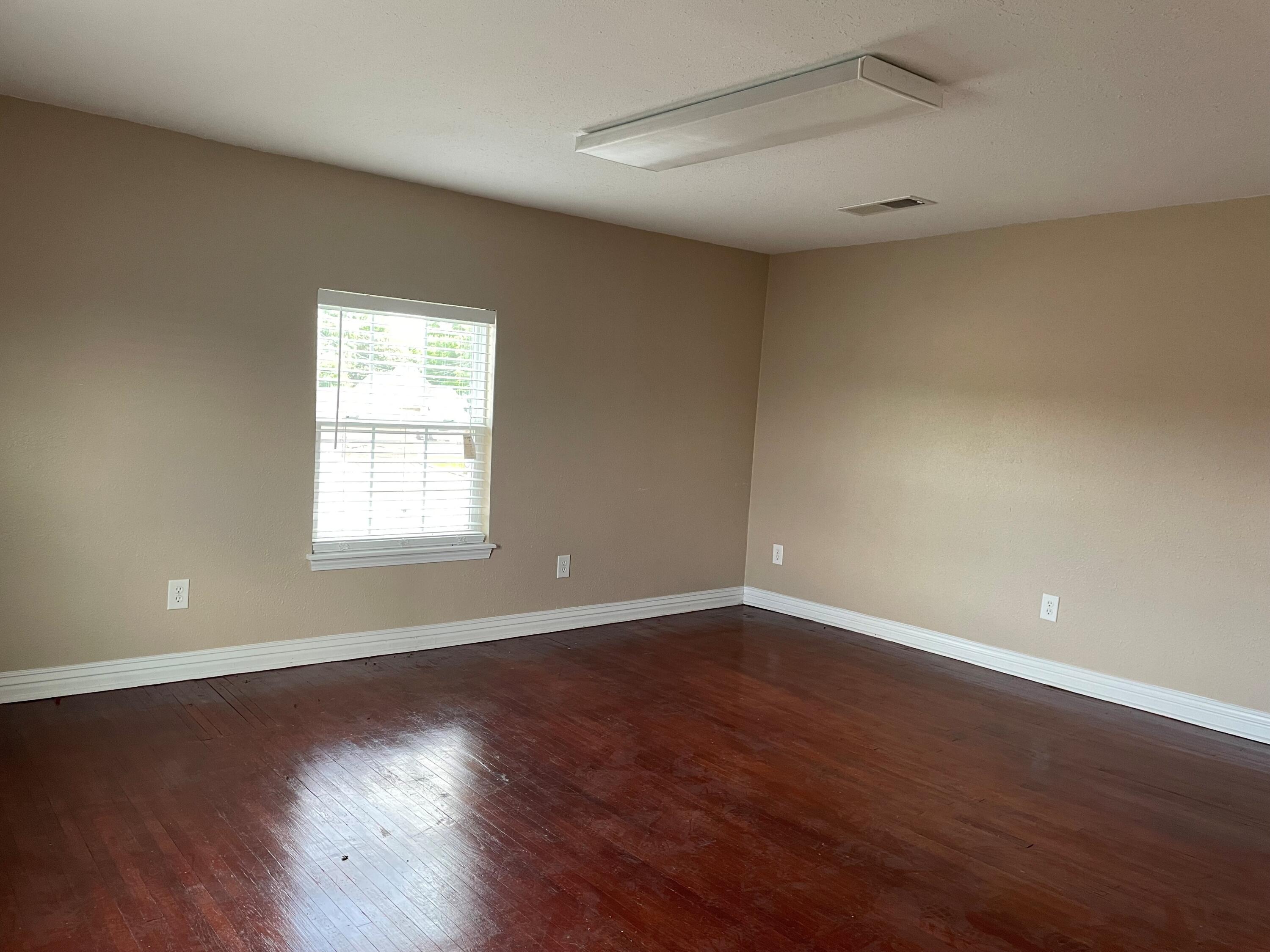 Photo 11 - Commercial Sale for sale – 307 E Main Street  Neosho, MO