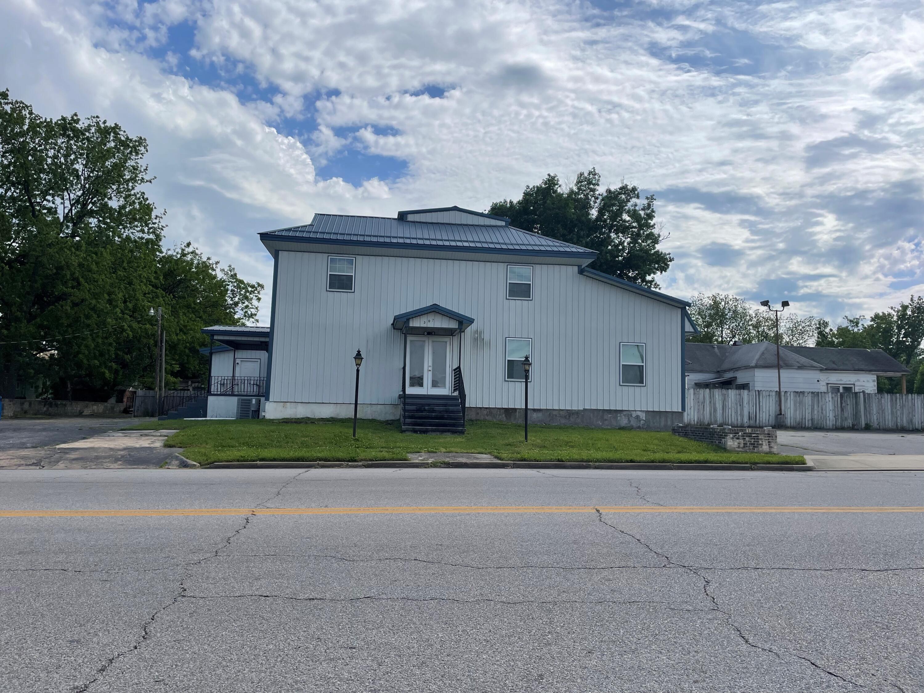 Photo 2 - Commercial Sale for sale – 307 E Main Street  Neosho, MO