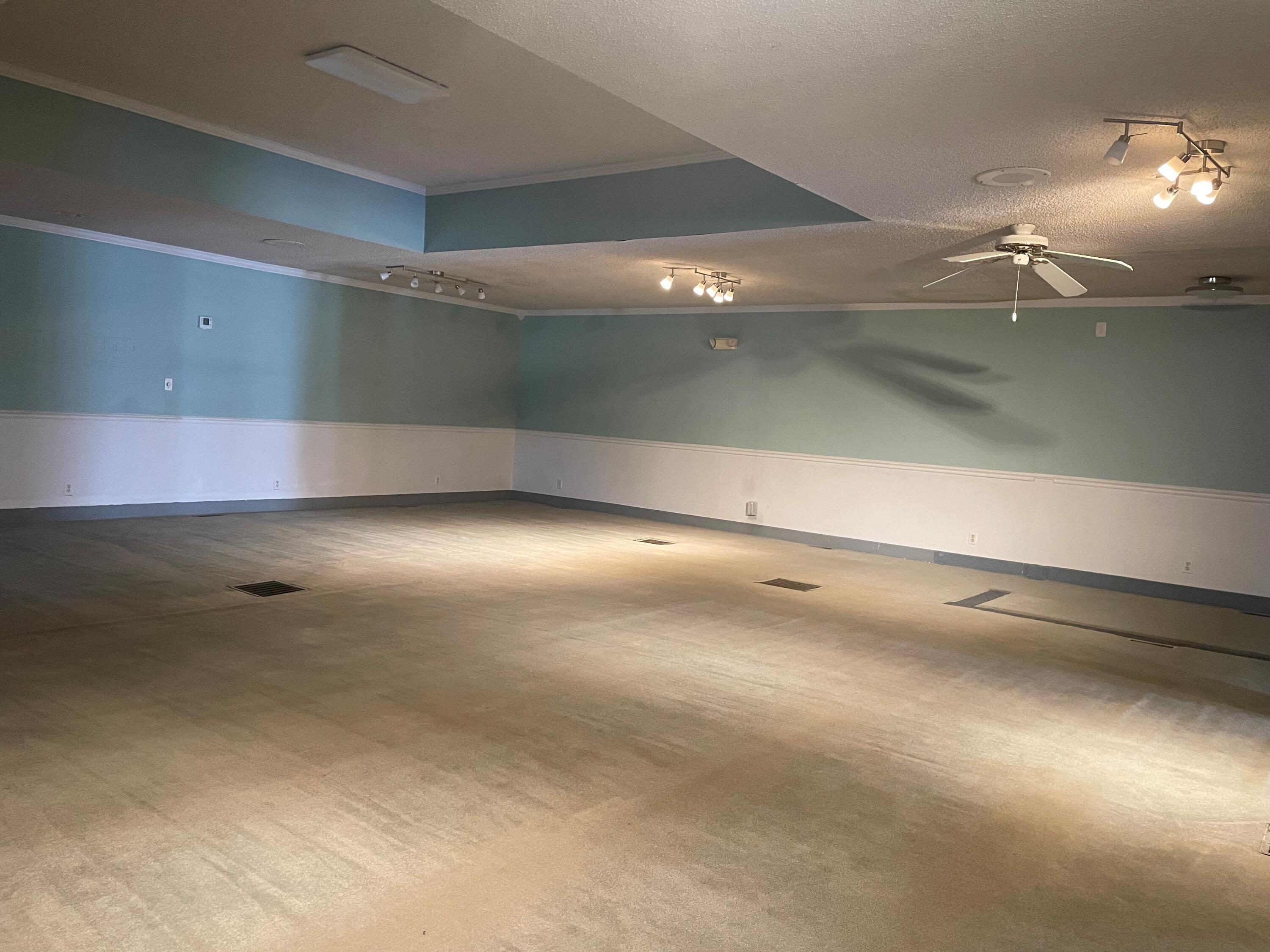 Photo 4 - Commercial Sale for sale – 307 E Main Street  Neosho, MO