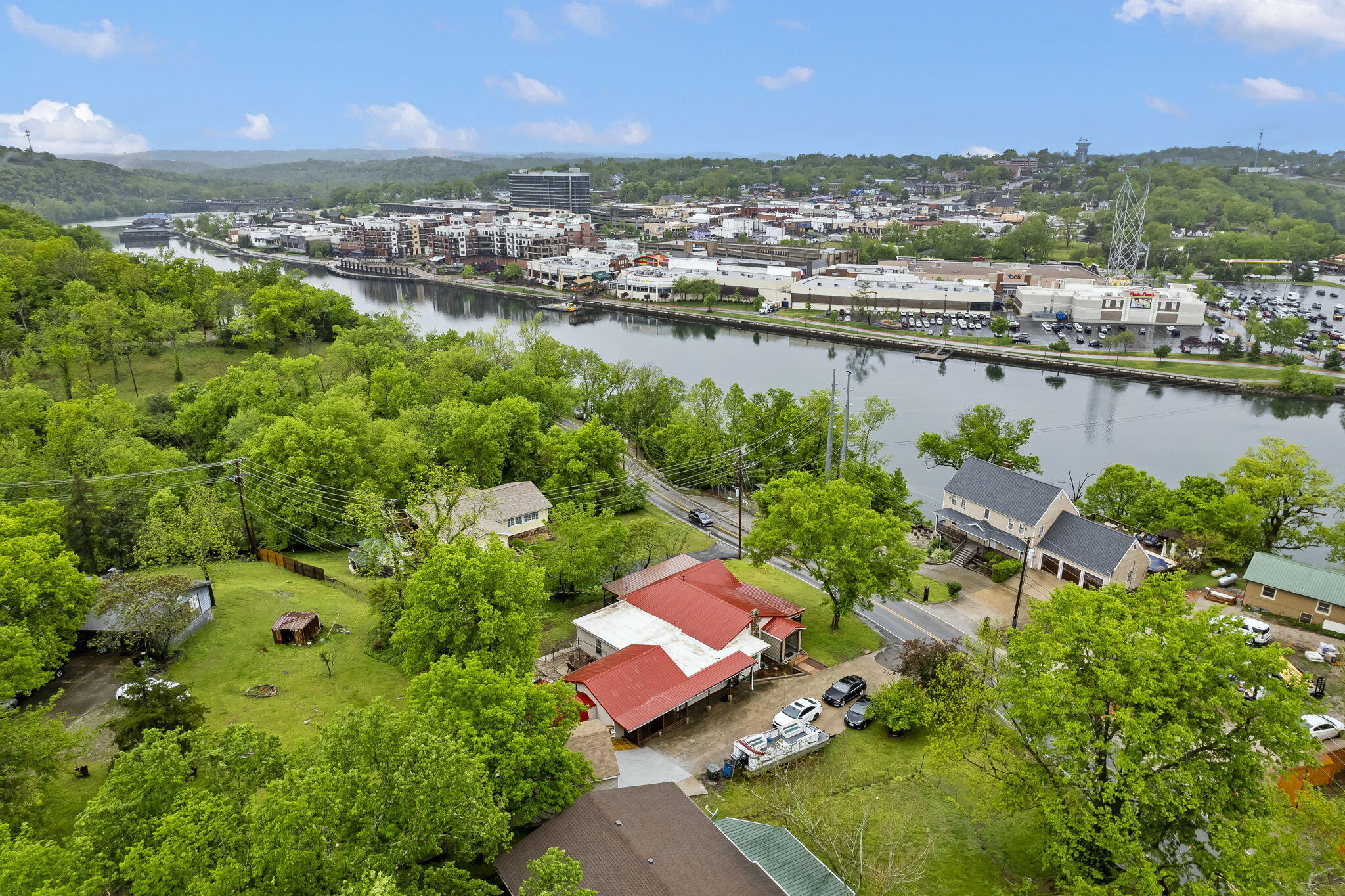Photo 2 - Residential for sale – 622  Lake Shore Drive  Branson, MO