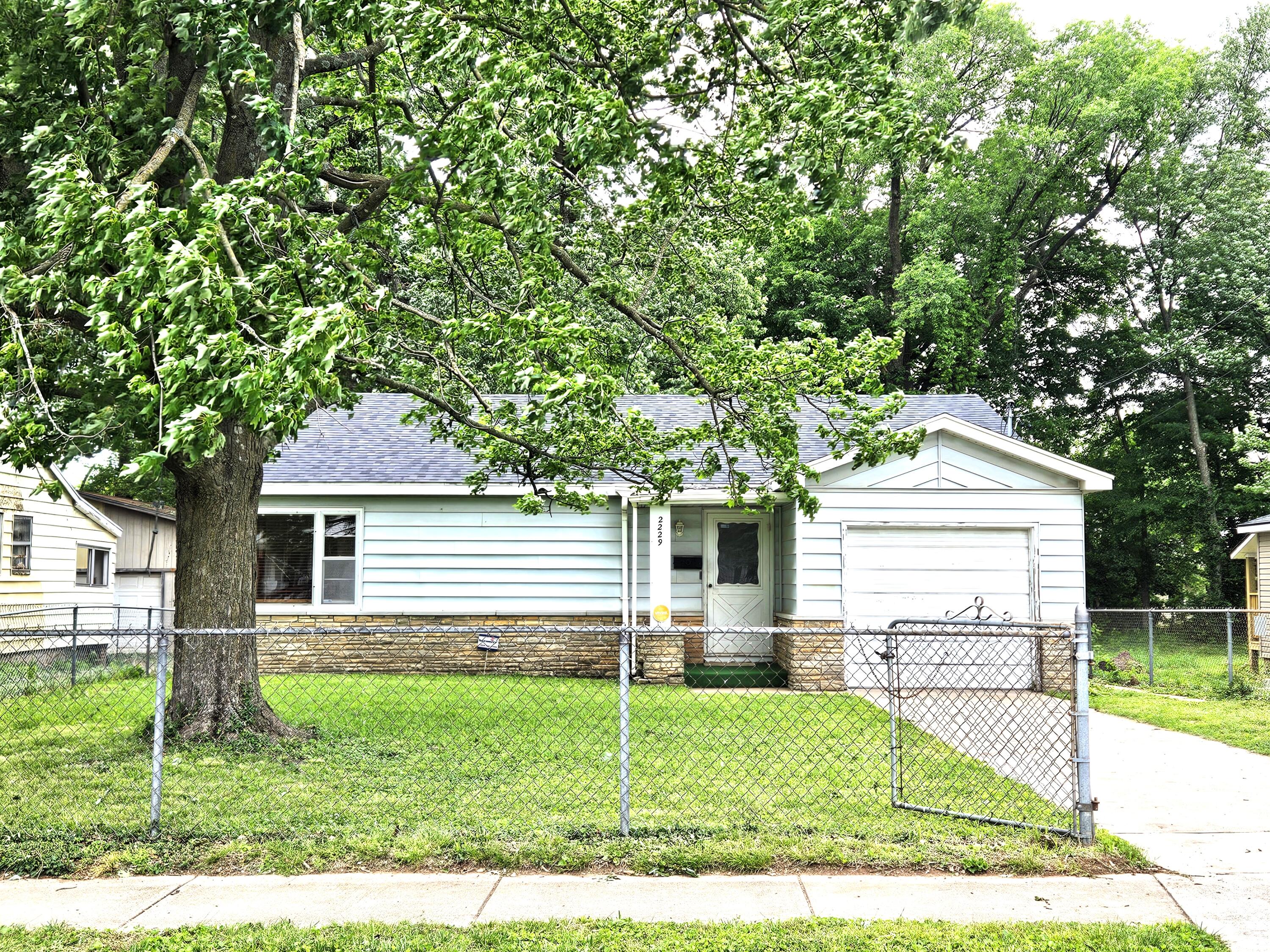 Photo 3 - Residential for sale – 2229 N Kellett Avenue  Springfield, MO