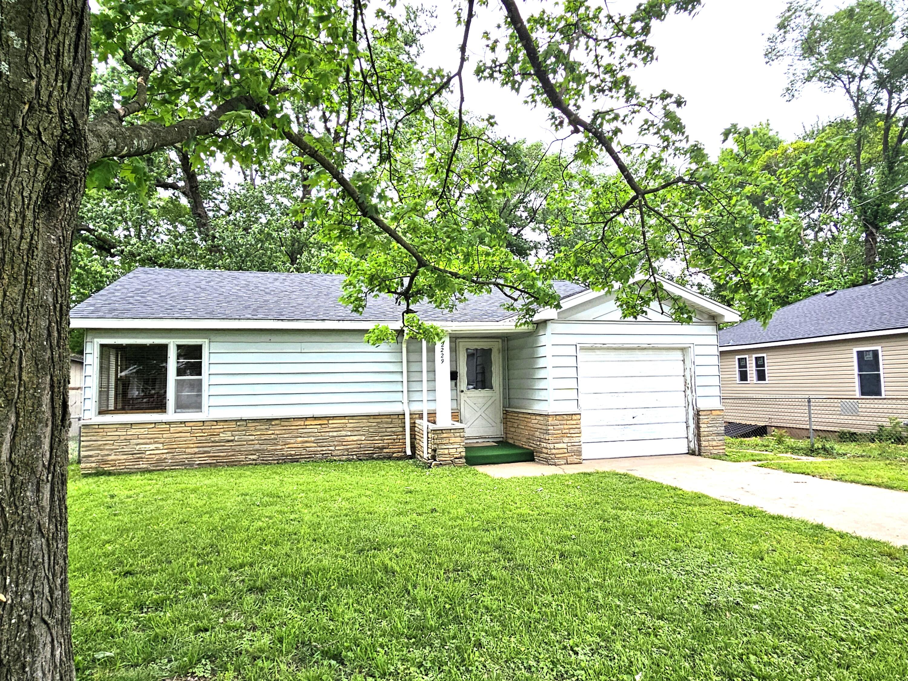 Photo 2 - Residential for sale – 2229 N Kellett Avenue  Springfield, MO
