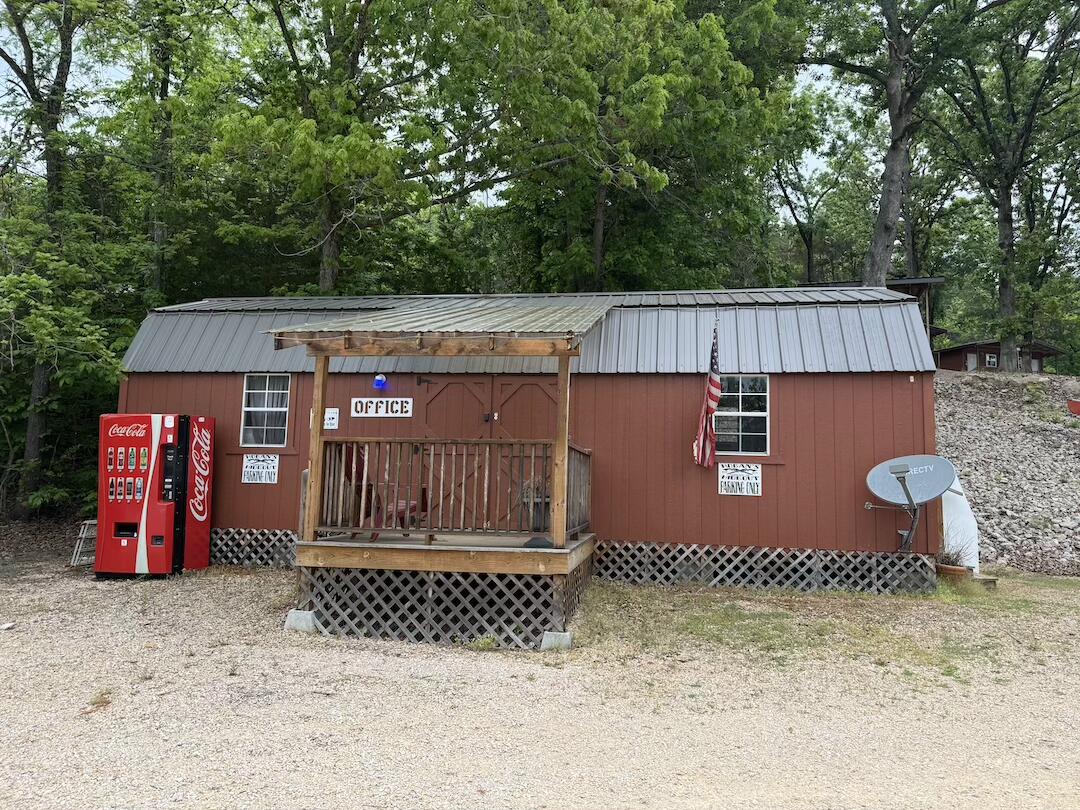Commercial Sale for sale – 18661  Illinois Avenue  Eminence, MO