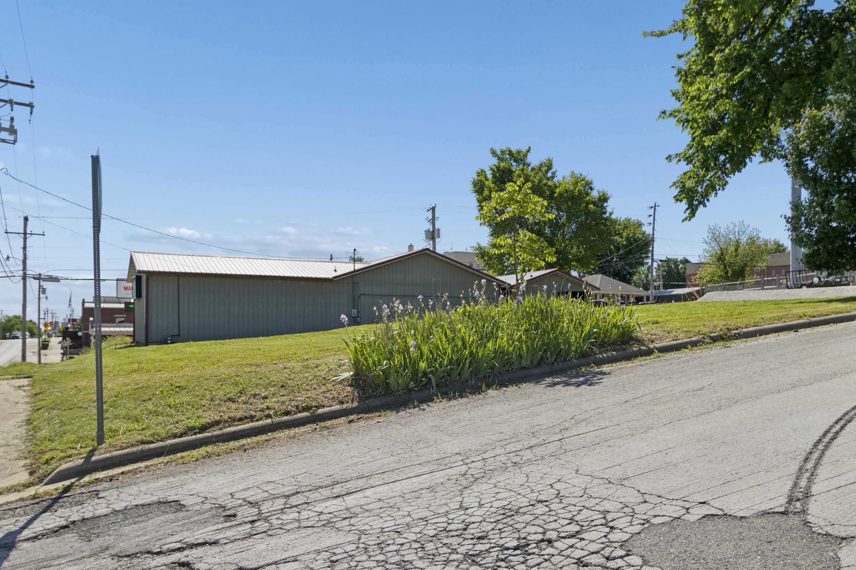 Photo 8 - Commercial Sale for sale – 101 S High Street  Stockton, MO