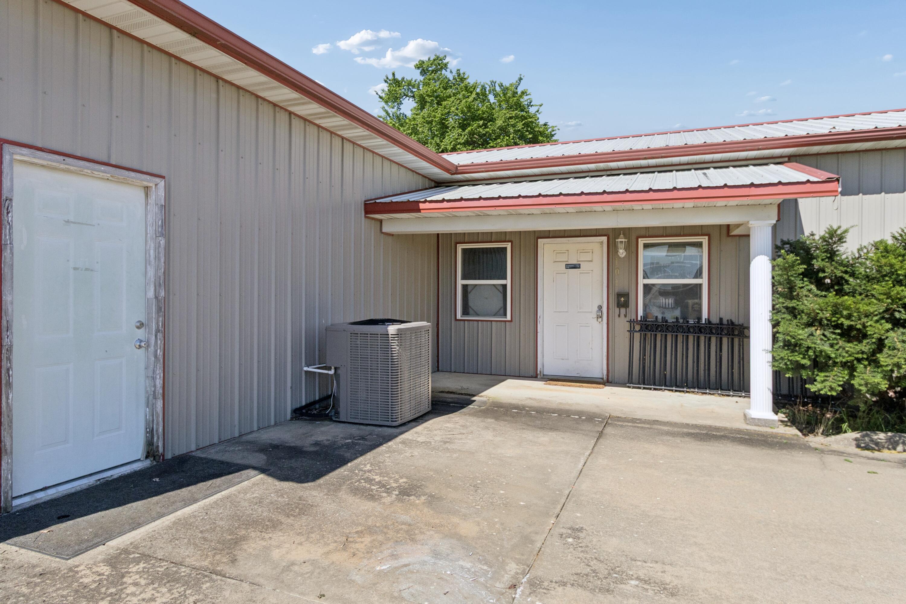 Photo 4 - Commercial Sale for sale – 101 S High Street  Stockton, MO