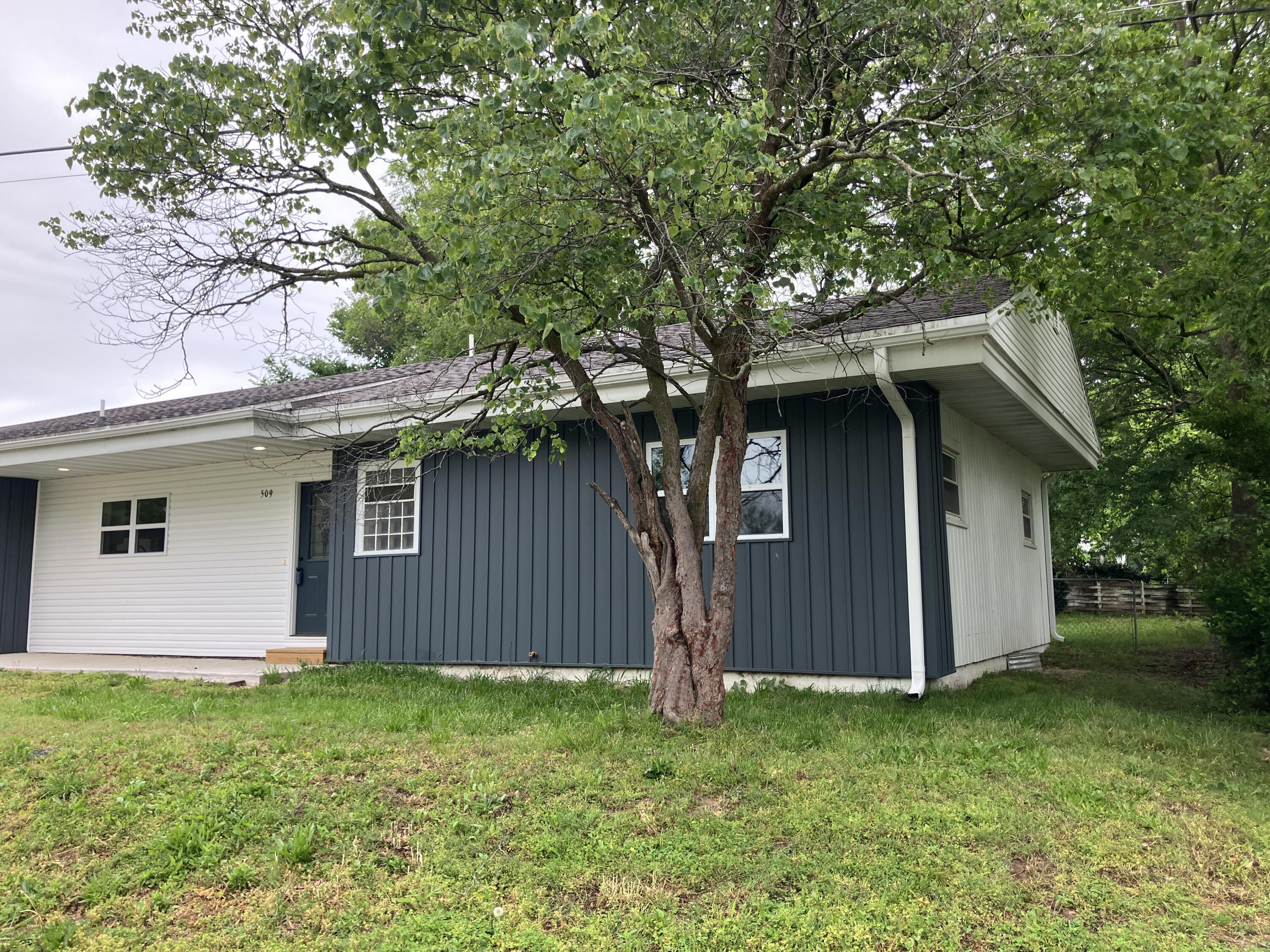 Photo 3 - Residential for sale – 509 E Freeman Street  Bolivar, MO