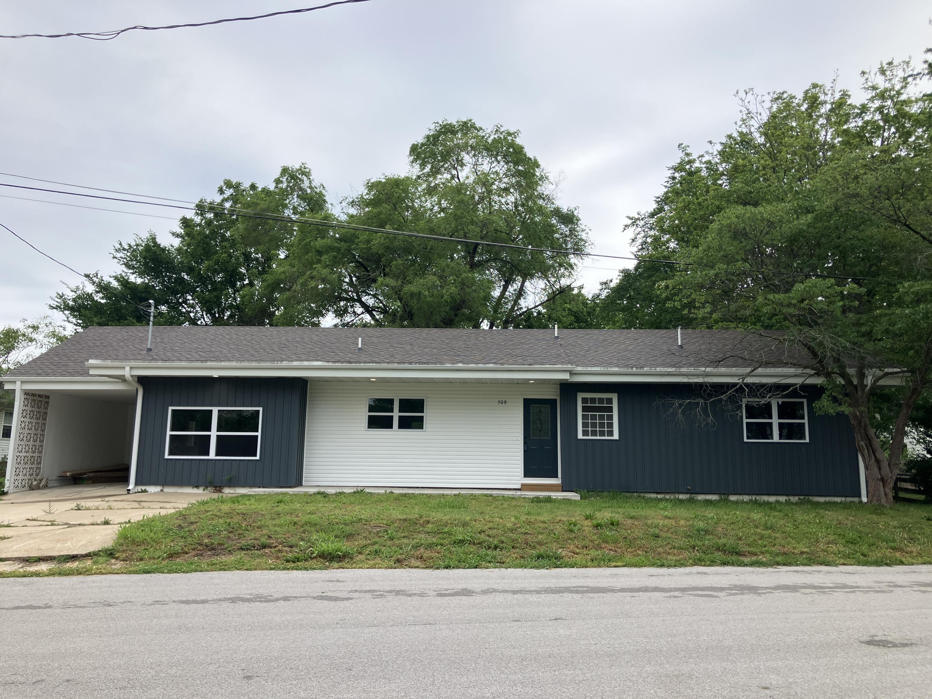 Residential for sale – 509 E Freeman Street  Bolivar, MO