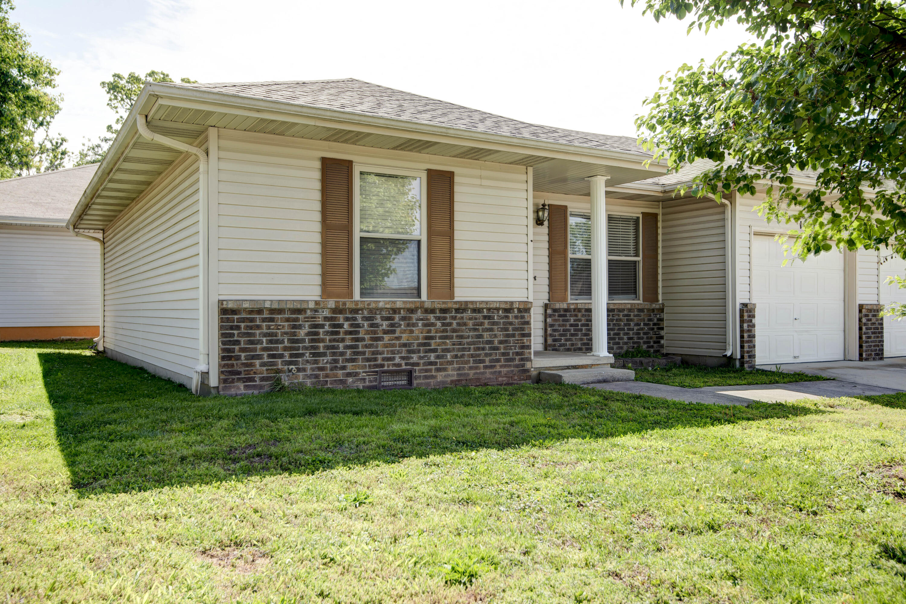 Photo 2 - Residential for sale – 1421 W Rainey Street  Ozark, MO