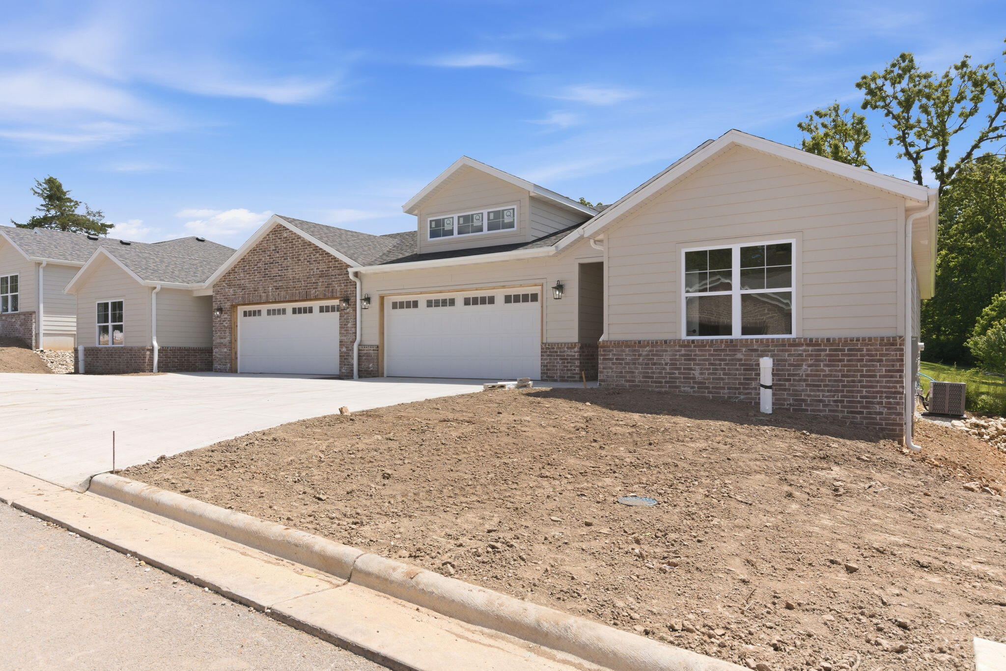 Photo 2 - Residential Lease for sale – 2331 E Olde Ivy Street  Springfield, MO