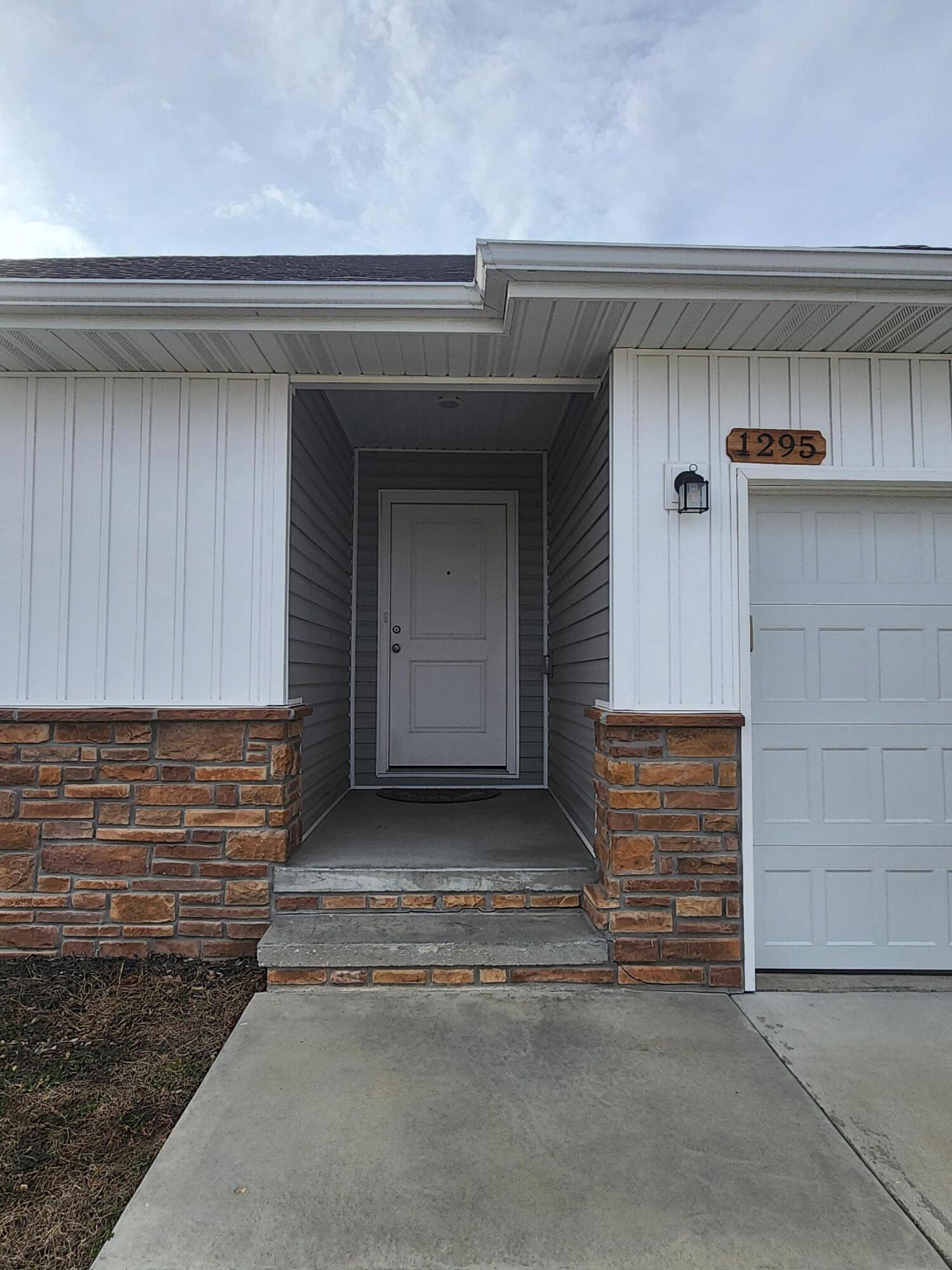 Photo 5 - Residential for sale – 1295 S Whitaker Avenue  Republic, MO