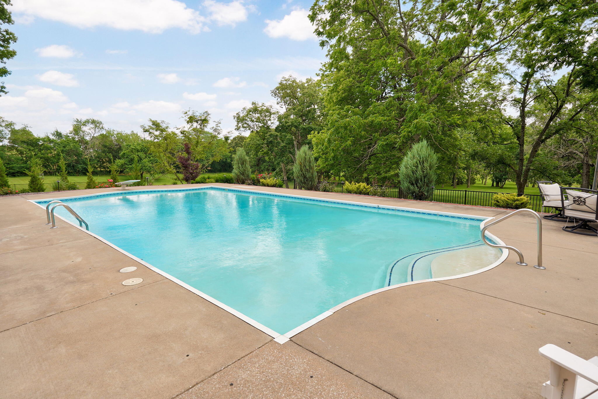 Photo 11 - Residential for sale – 1690 S Royal Drive  Springfield, MO