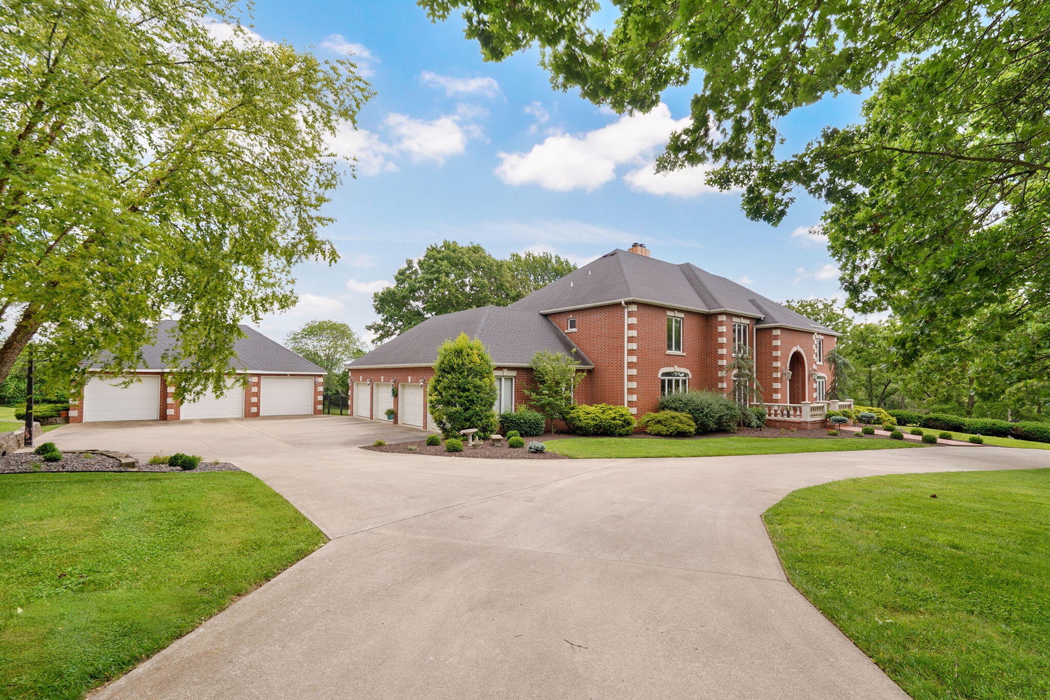 Photo 7 - Residential for sale – 1690 S Royal Drive  Springfield, MO